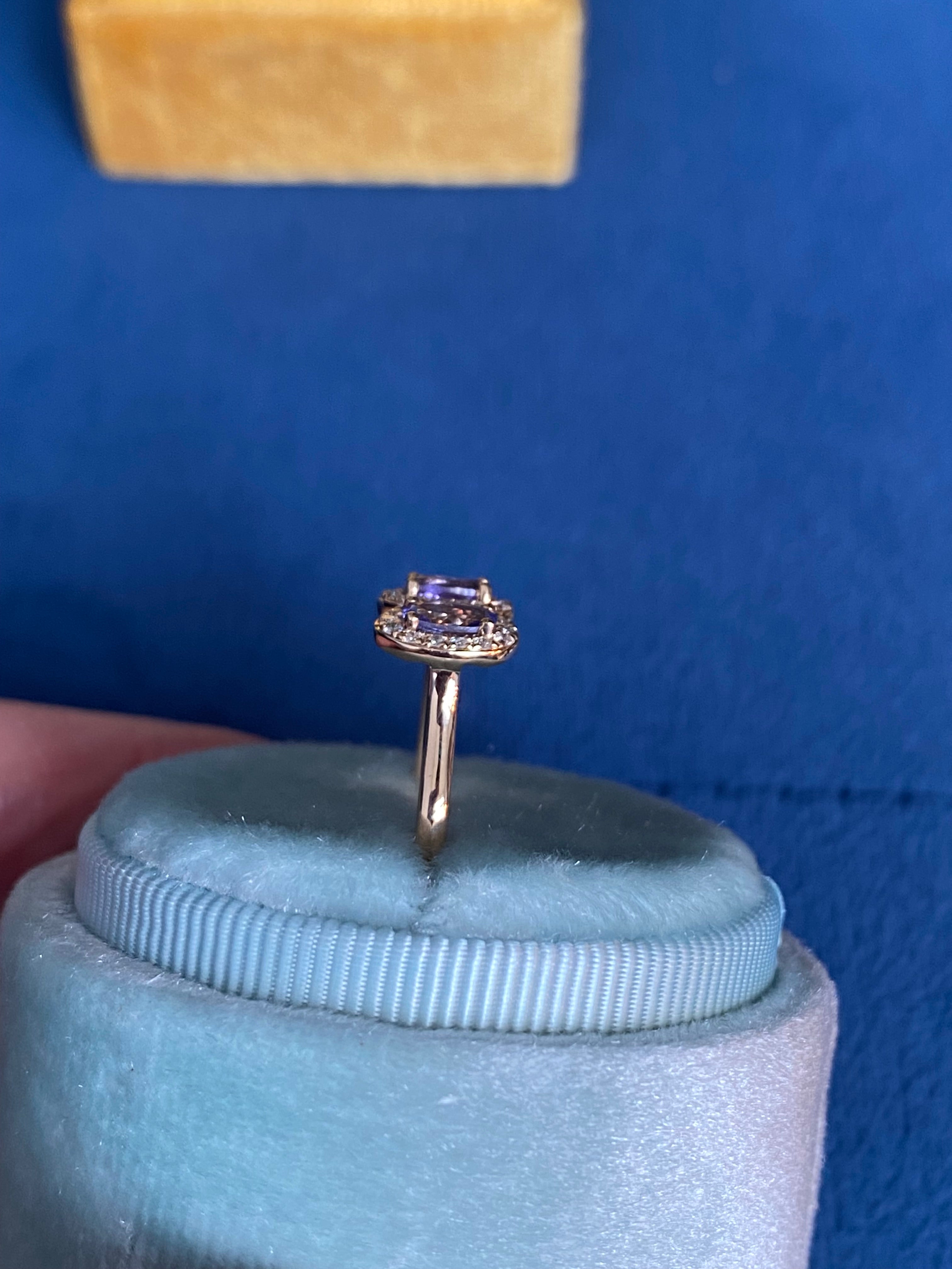 Stunning 1.11 CTW Tanzanite and Natural Diamond Ring in 9ct Yellow Gold