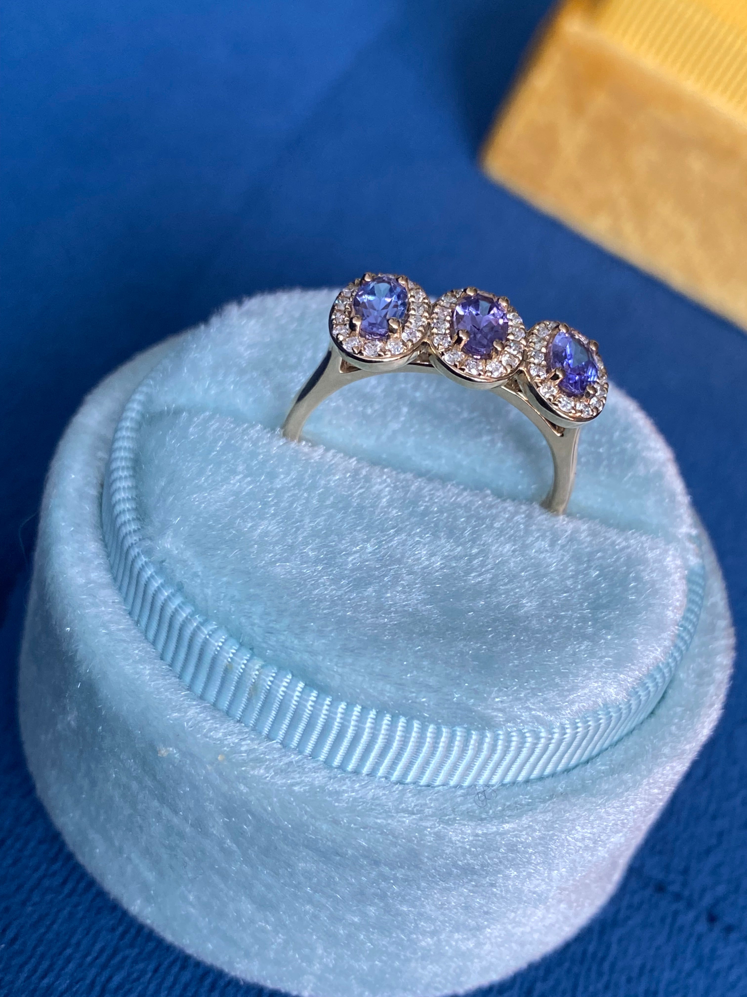 Stunning 1.11 CTW Tanzanite and Natural Diamond Ring in 9ct Yellow Gold