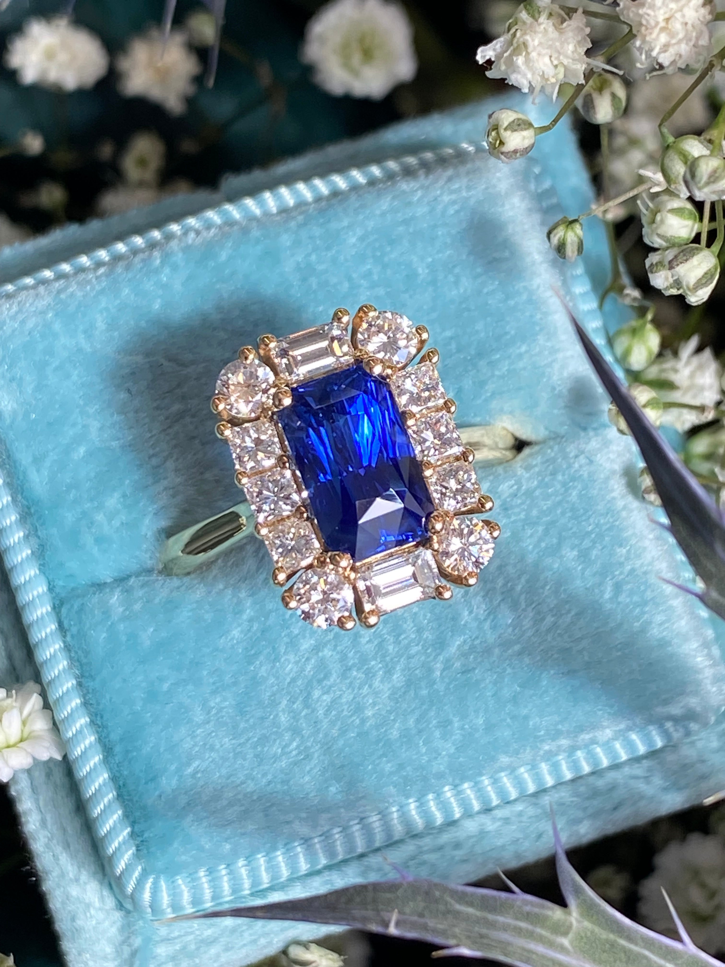 2.55 Carat Radiant Cut Ceylon Sapphire and 0.90 CTW Natural Diamond Ring in 18ct Yellow Gold