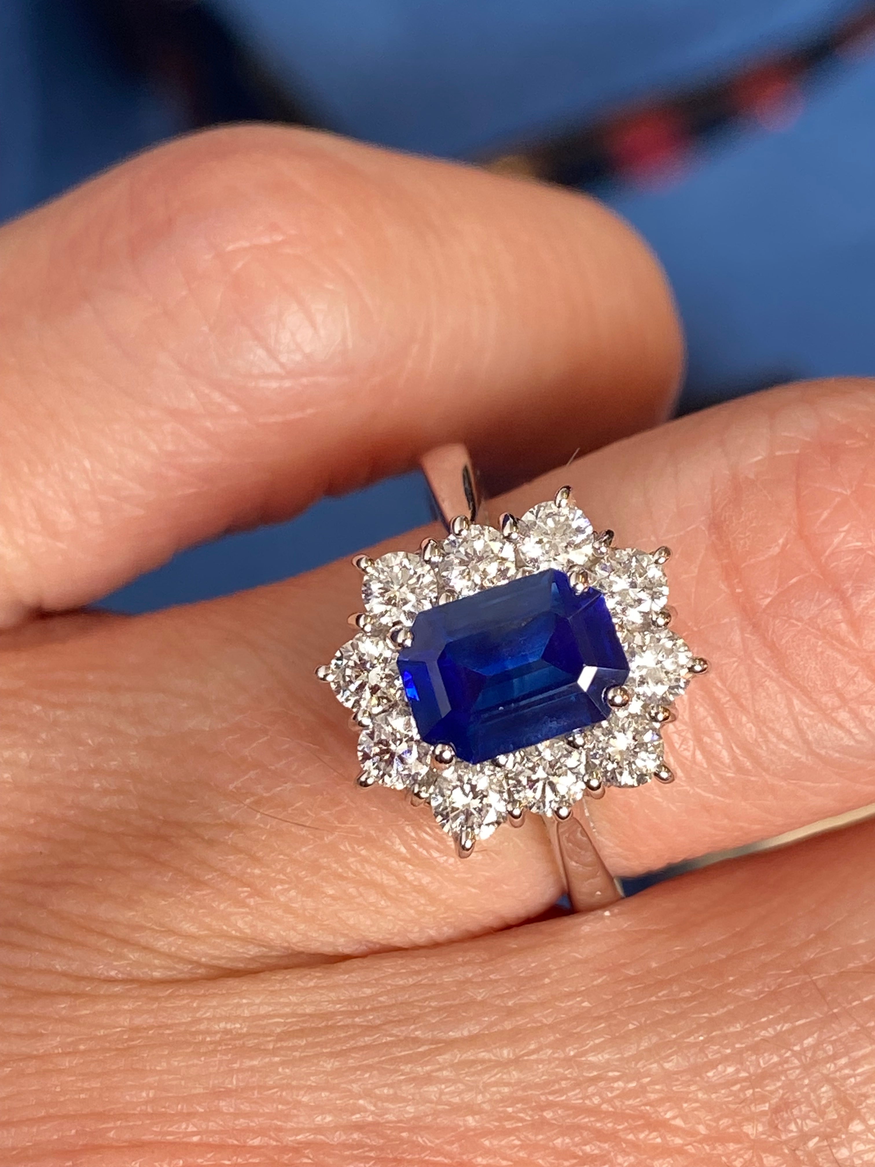 Extraordinary Ceylon Sapphire and Diamond Ring in 18ct White Gold
