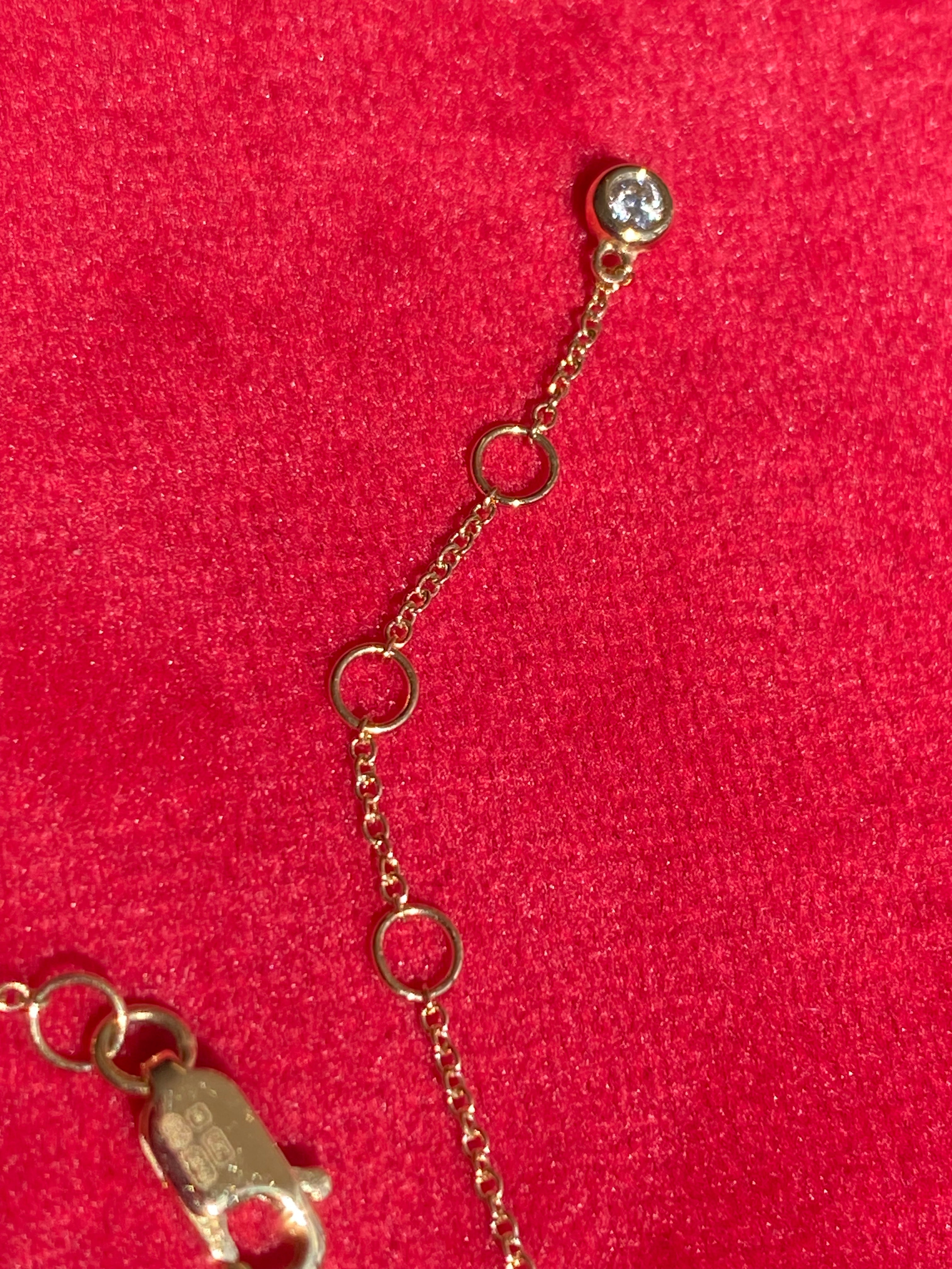 Beautiful Natural Diamond Bracelet in 18ct Yellow Gold