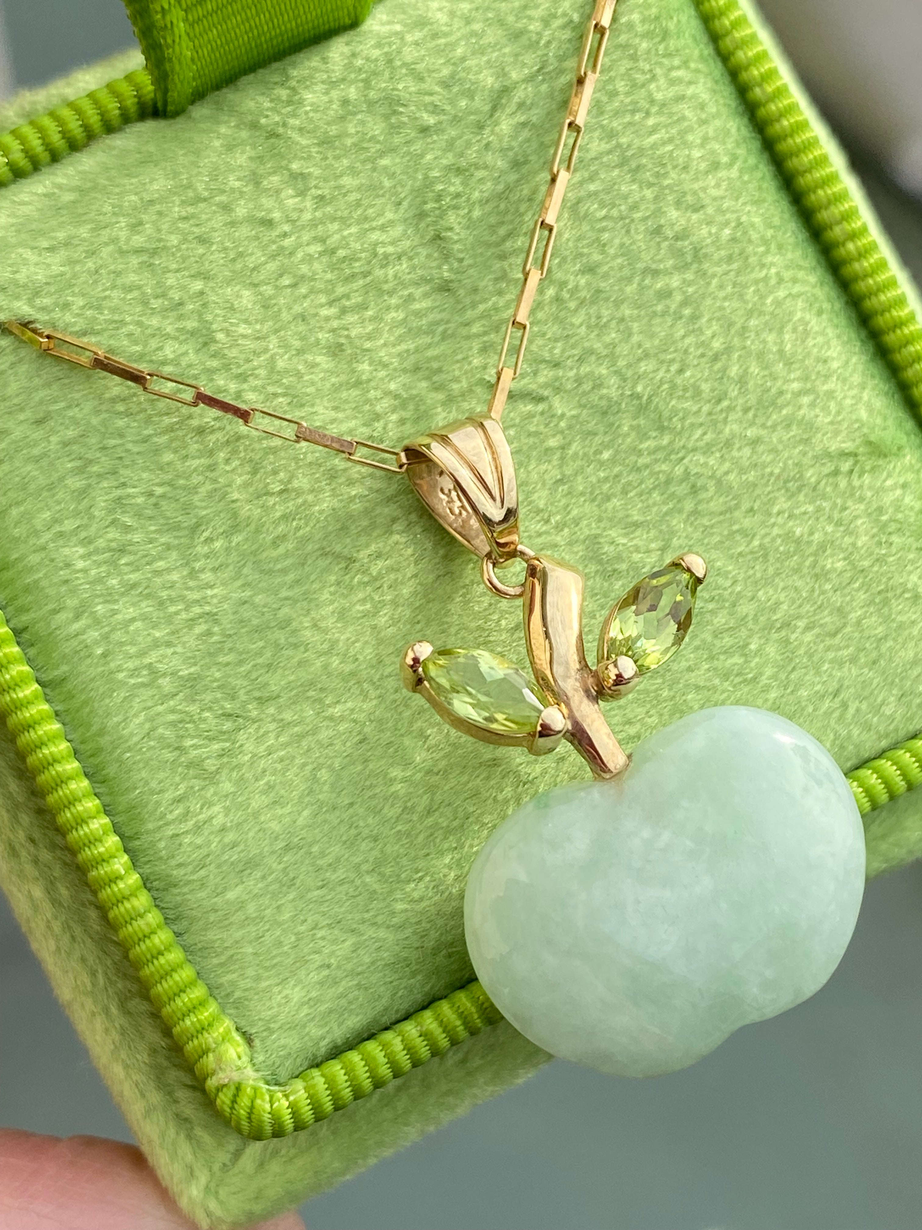 Vintage Jade and Peridot Apple Pendant Necklace in 9ct Yellow Gold