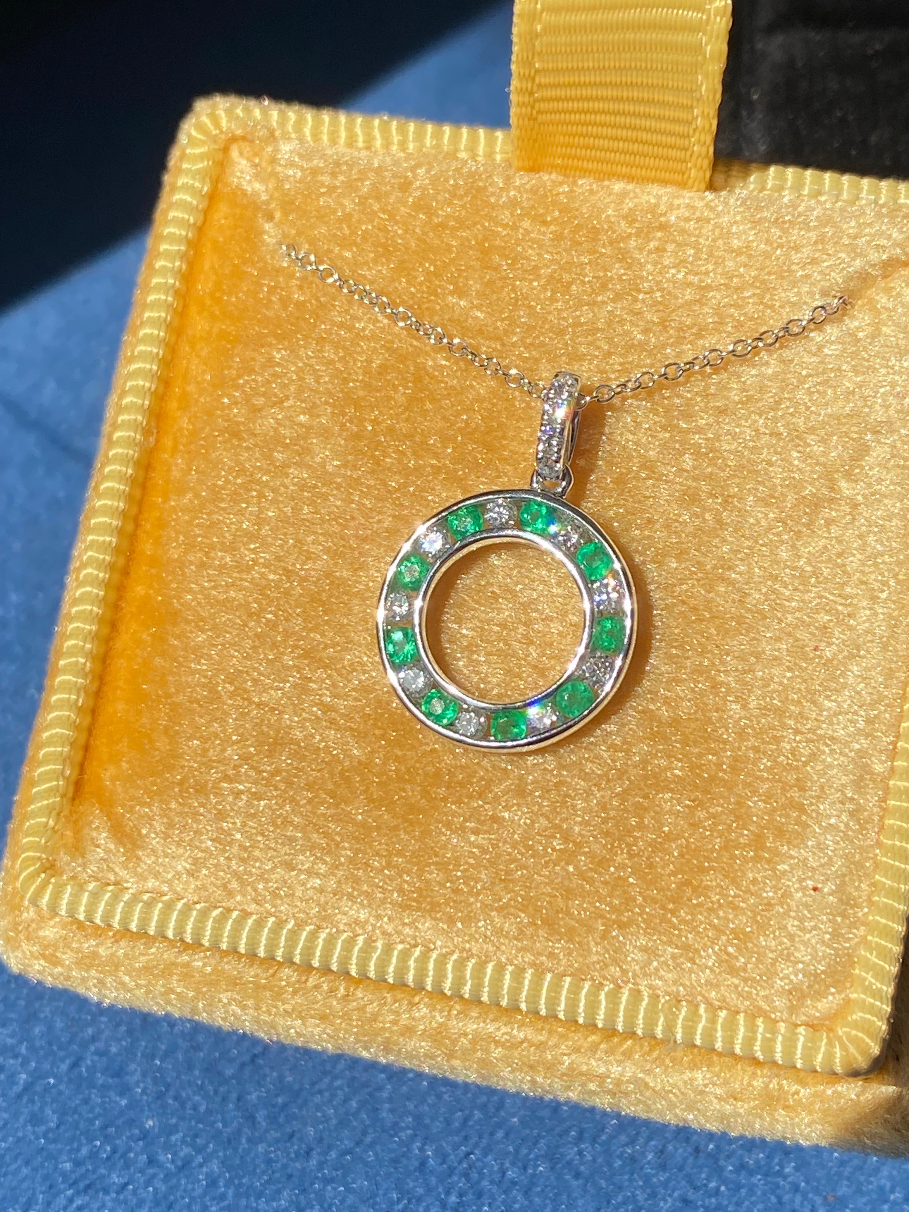 Beautiful Emerald and Natural Diamond Pendant Necklace in 18ct White Gold