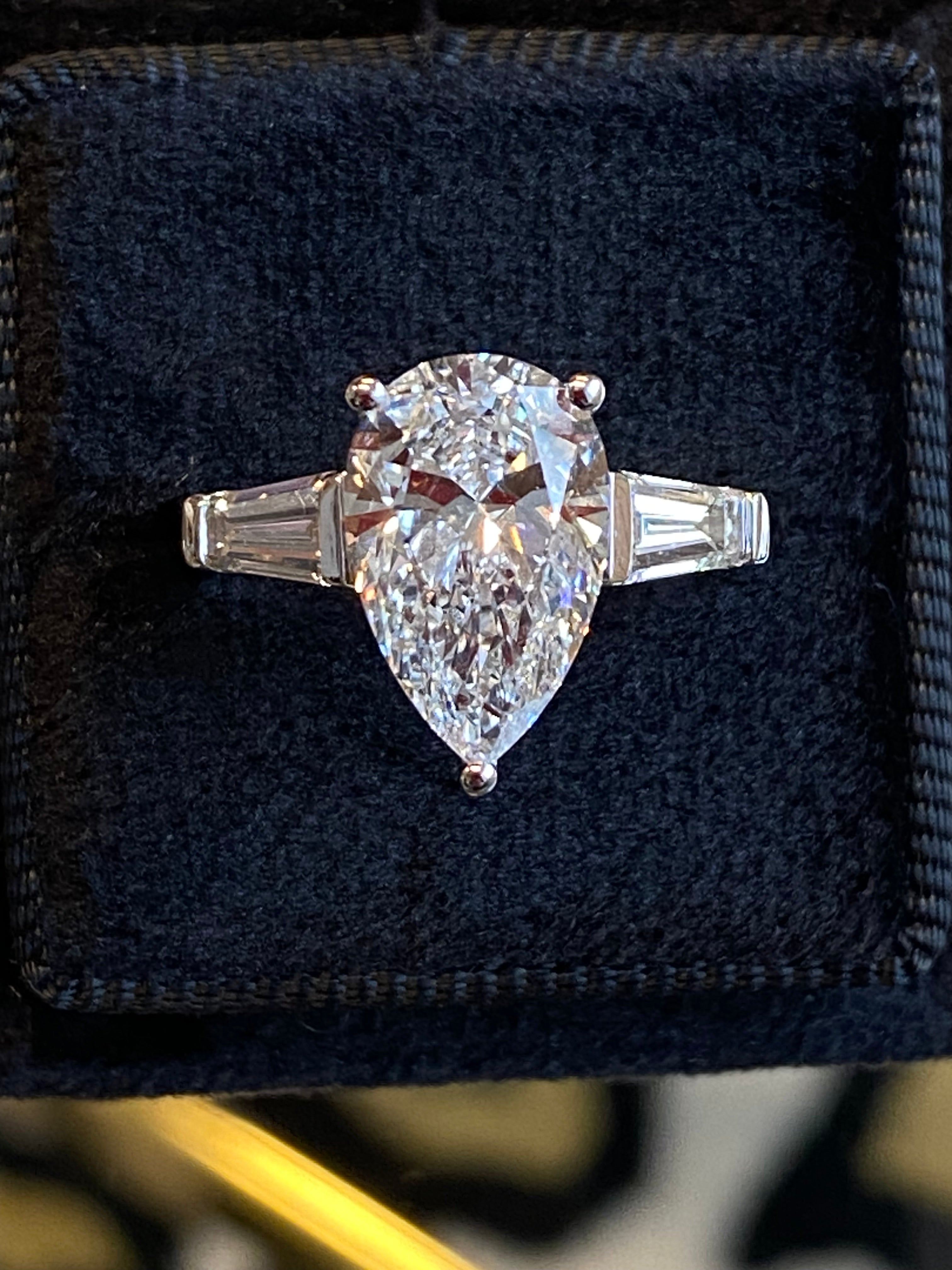 3.77 CTW Pear Cut D Colour VS1 Lab Diamond Engagement Ring in Platinum