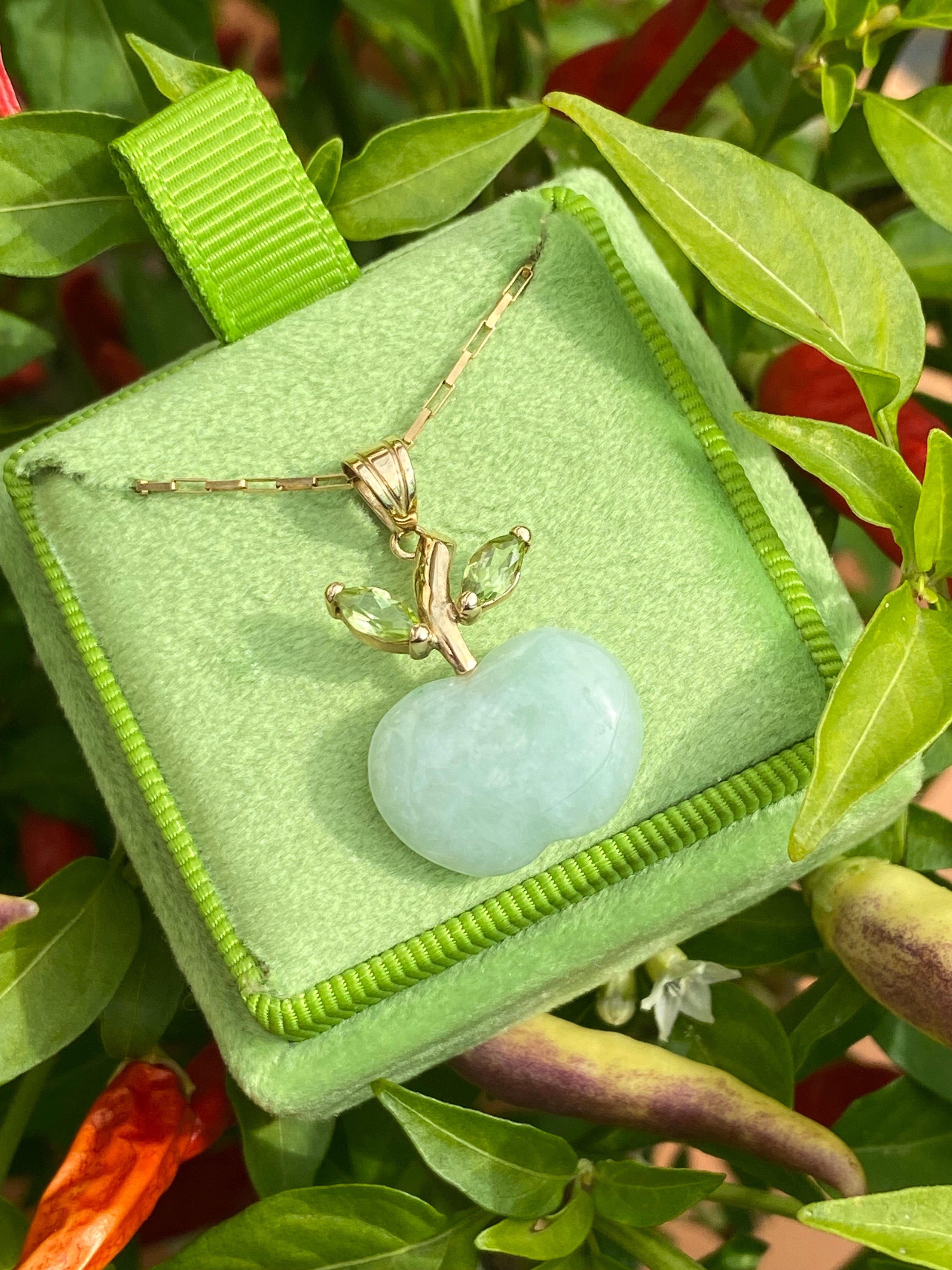 Vintage Jade and Peridot Apple Pendant Necklace in 9ct Yellow Gold