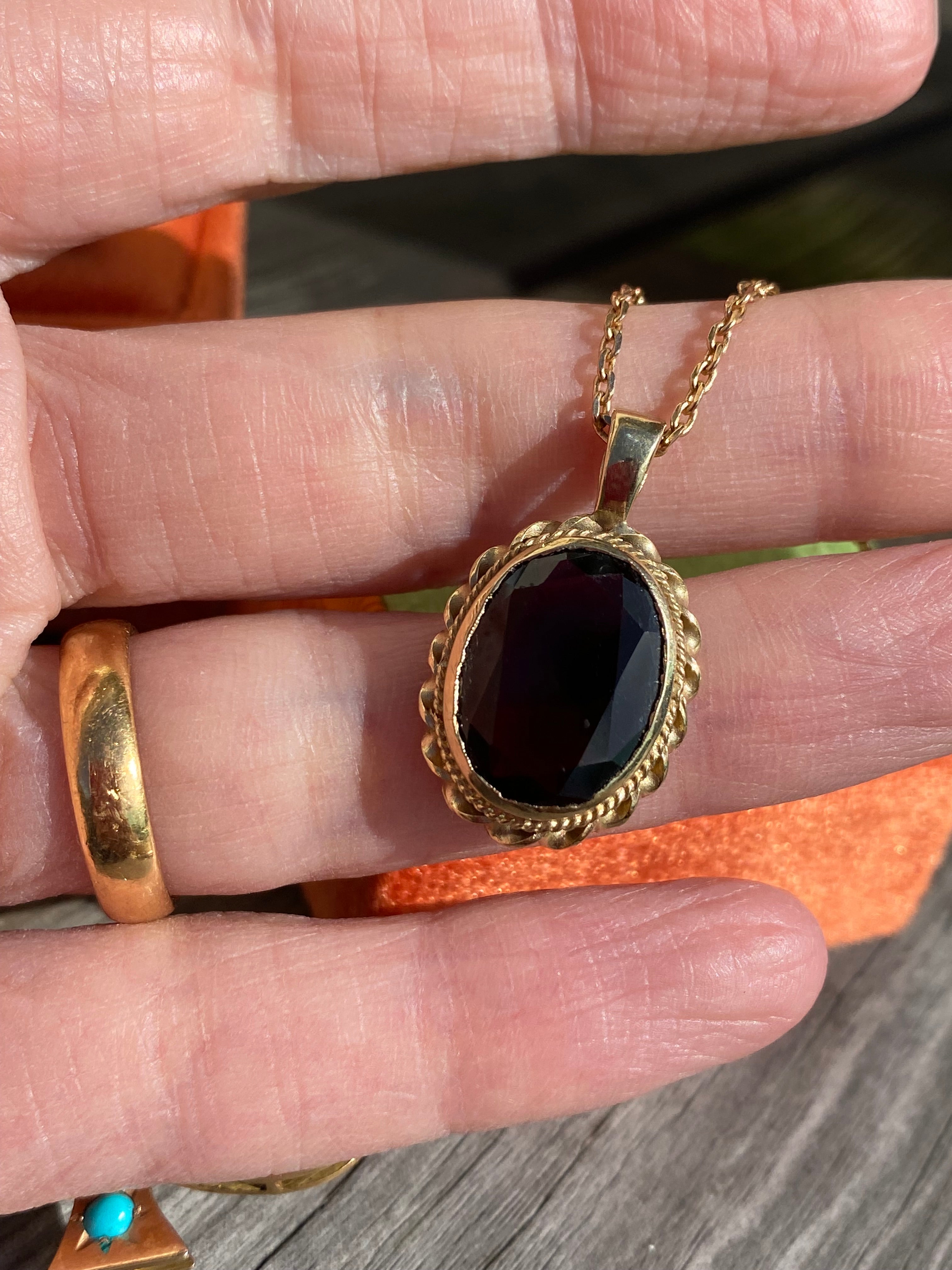 Vintage 10.00 Carat Garnet Pendant Necklace in 9ct Yellow Gold