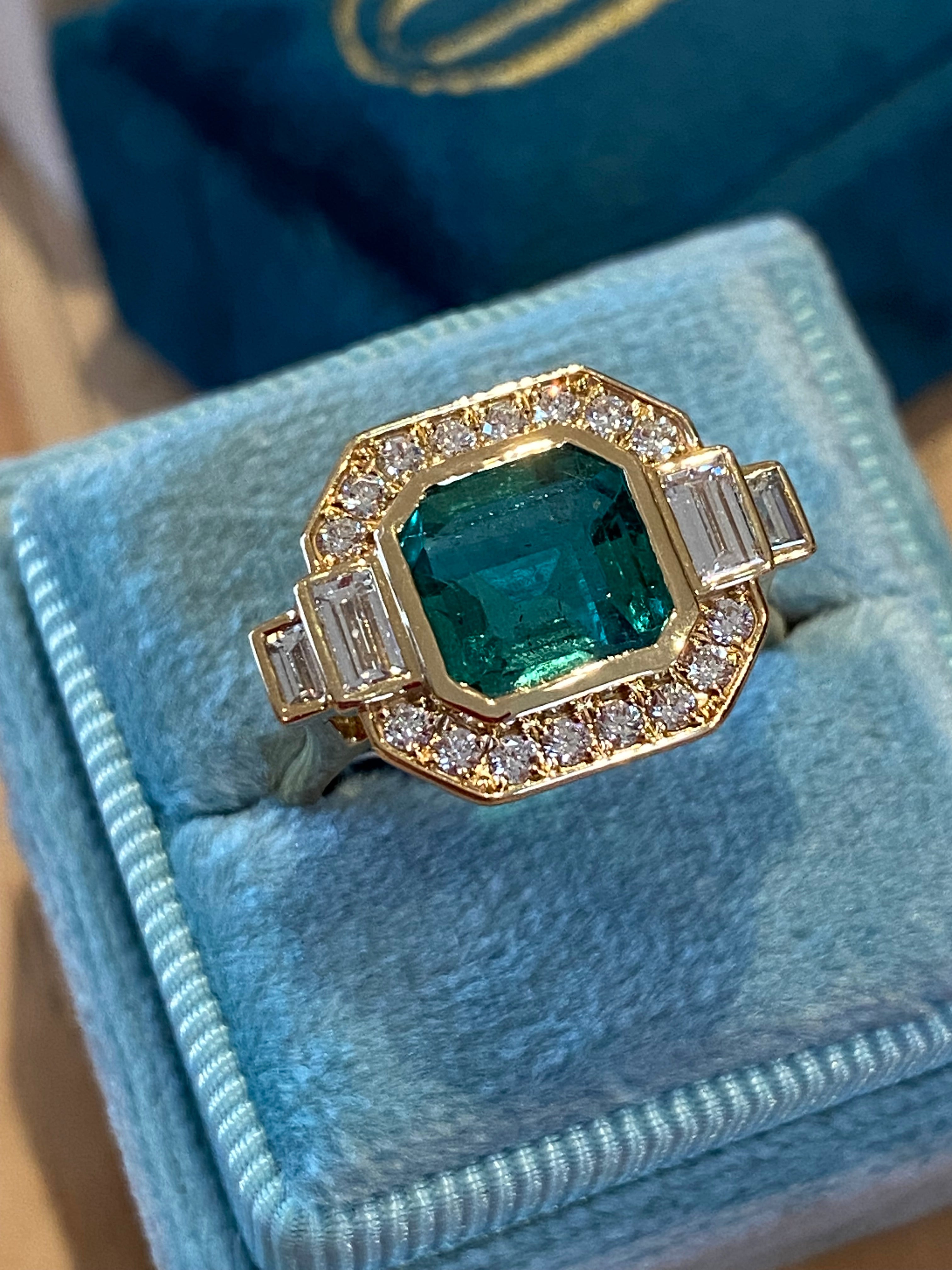 2.78 Carat Emerald and 0.71ctw Natural Diamond Ring in 18ct Yellow Gold
