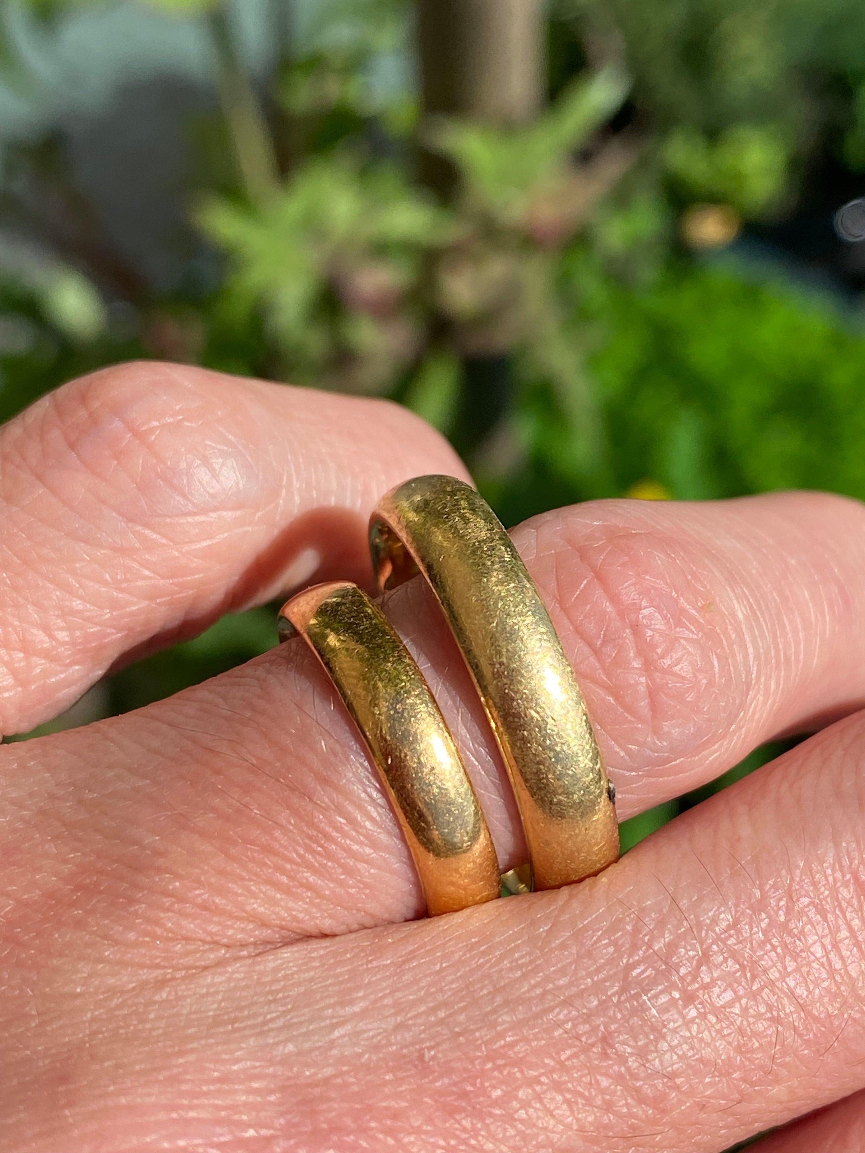 2mm Court Shape Wedding Band in 9ct Gold