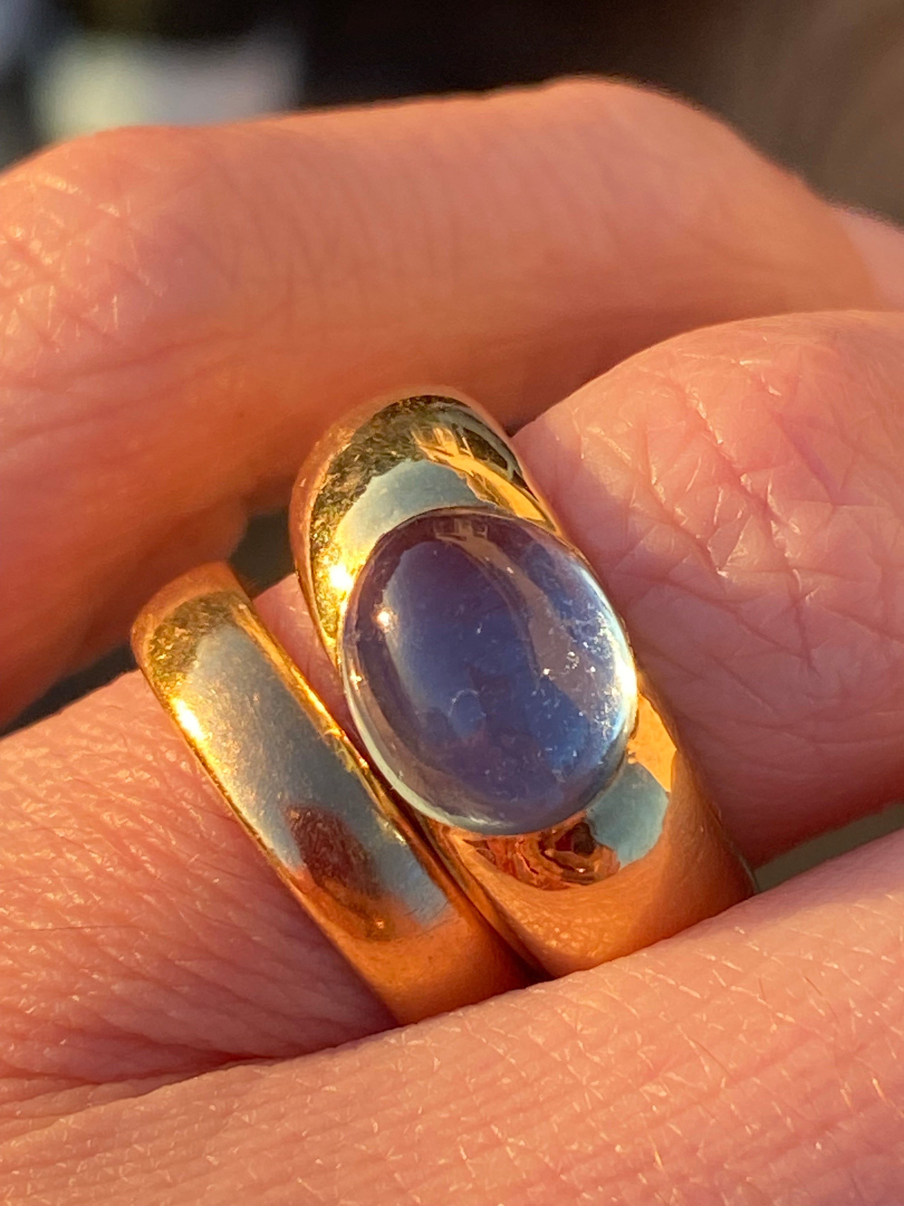 3.00 Carat East West Oval Cabochon Cut Aquamarine Vintage Solitaire Ring in 18ct Yellow Gold