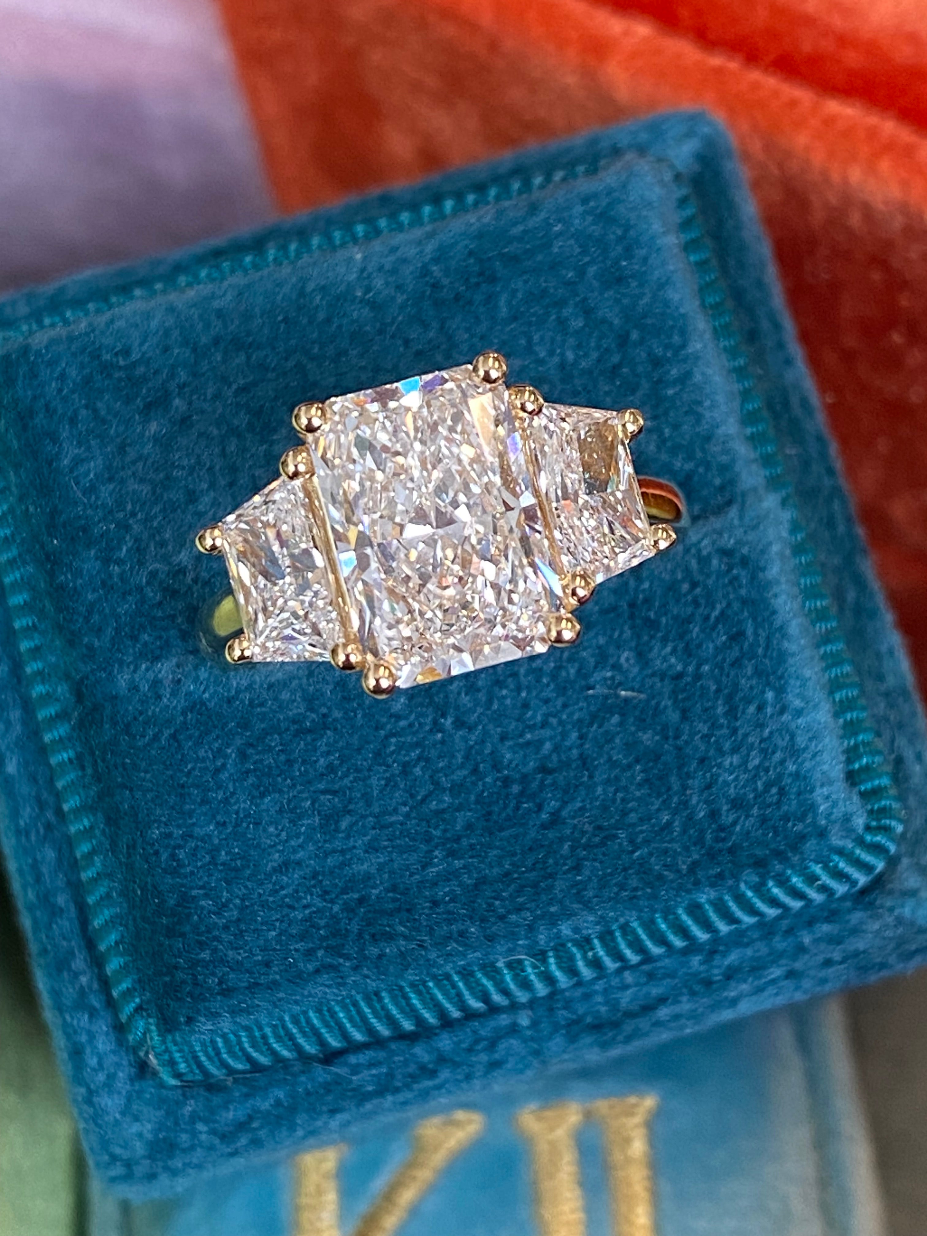 4.28 CTW Radiant Cut D Colour VS2 Lab Diamond Engagement Ring in 18ct Yellow Gold