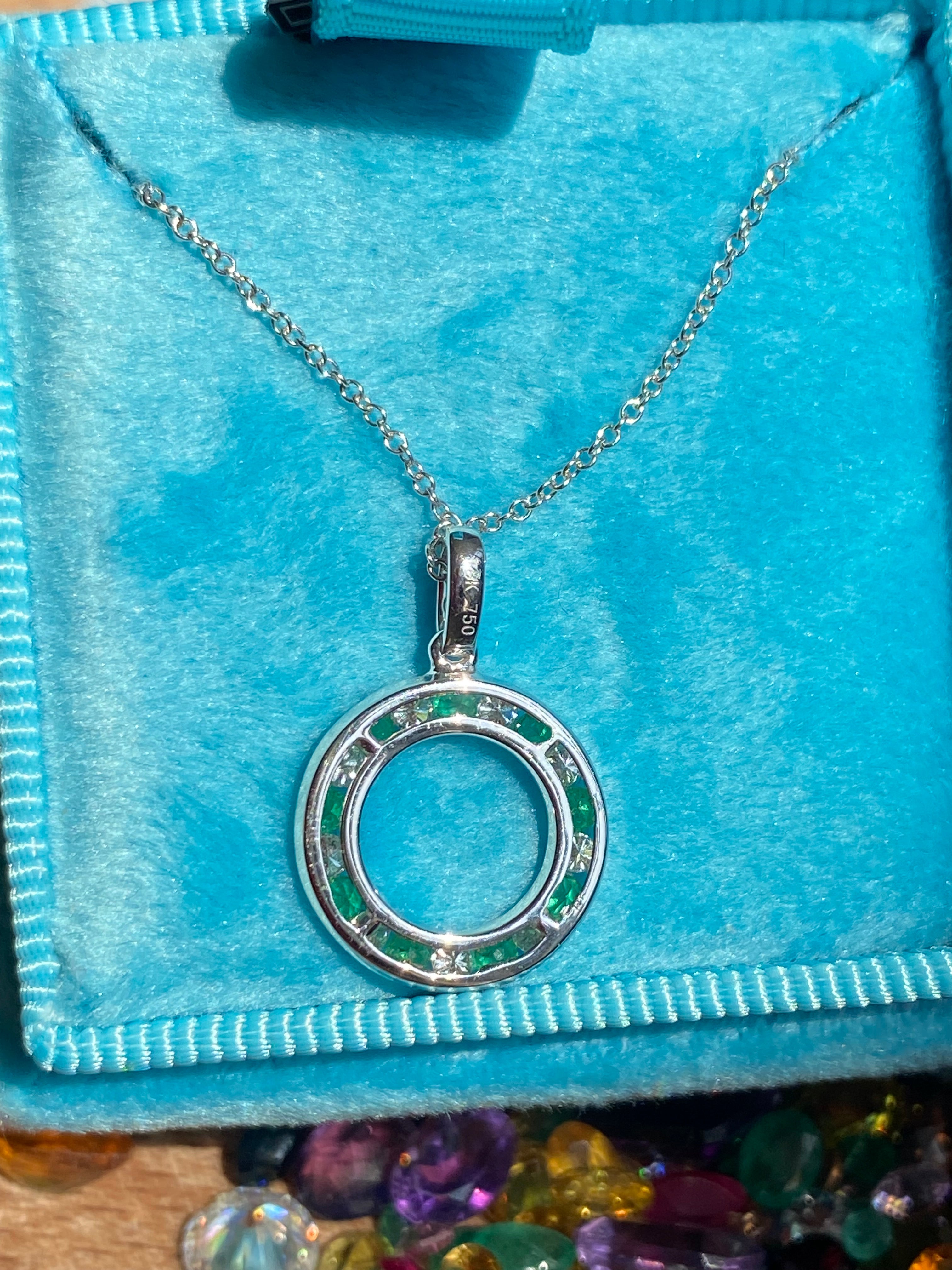 Beautiful Emerald and Natural Diamond Pendant Necklace in 18ct White Gold