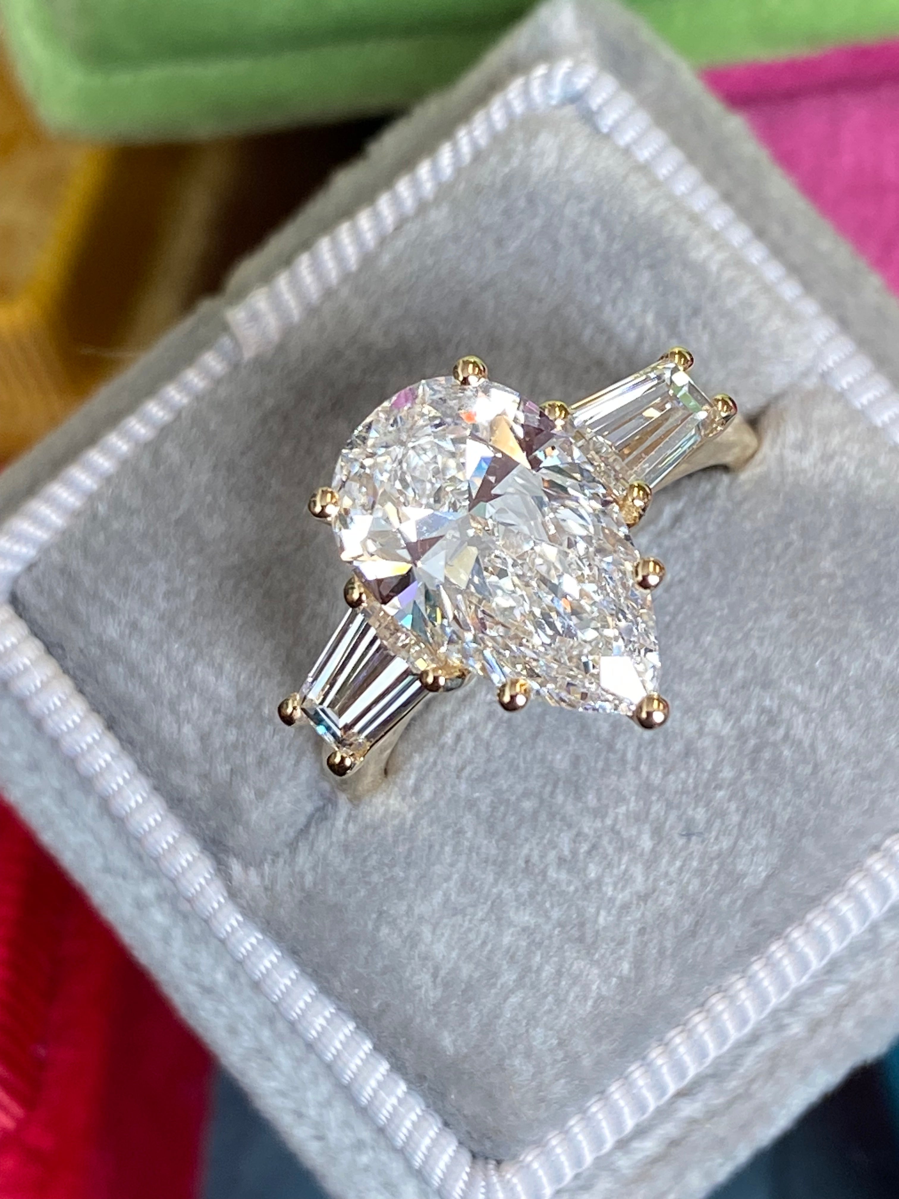 3.95 CTW Pear Cut D Colour VS1 Lab Diamond Engagement Ring in 18ct Yellow Gold