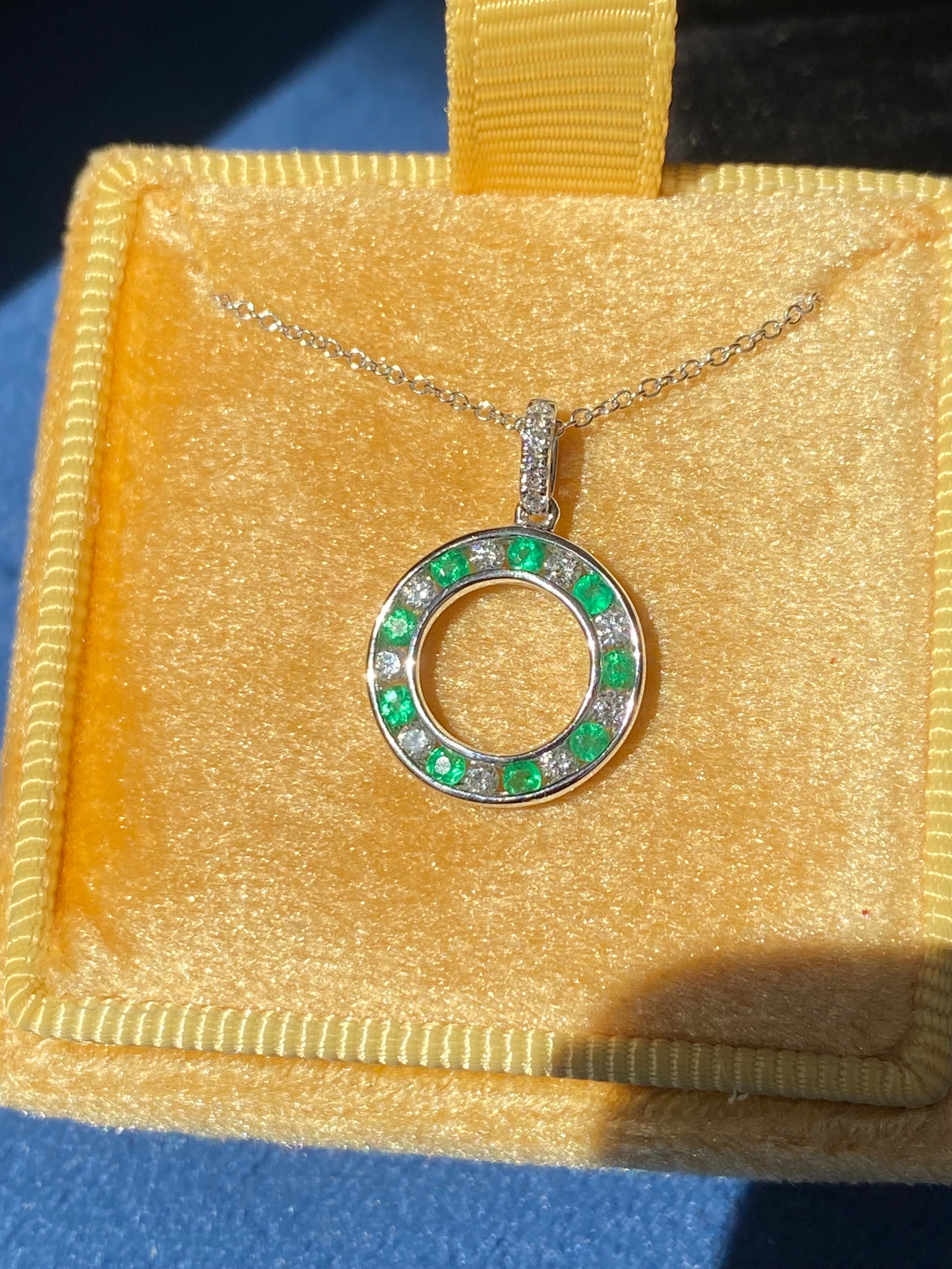 Beautiful Emerald and Natural Diamond Pendant Necklace in 18ct White Gold