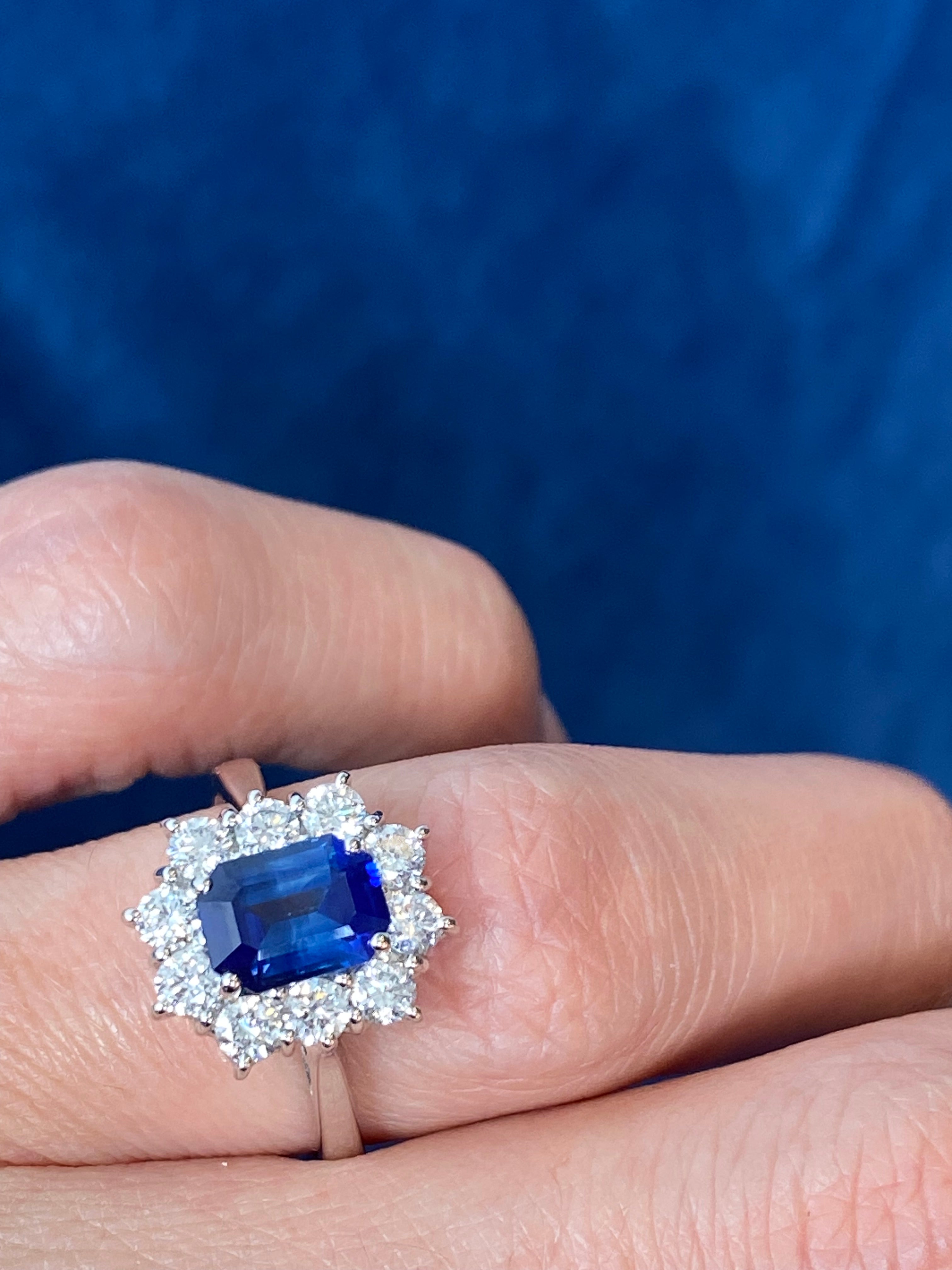 Extraordinary Ceylon Sapphire and Diamond Ring in 18ct White Gold