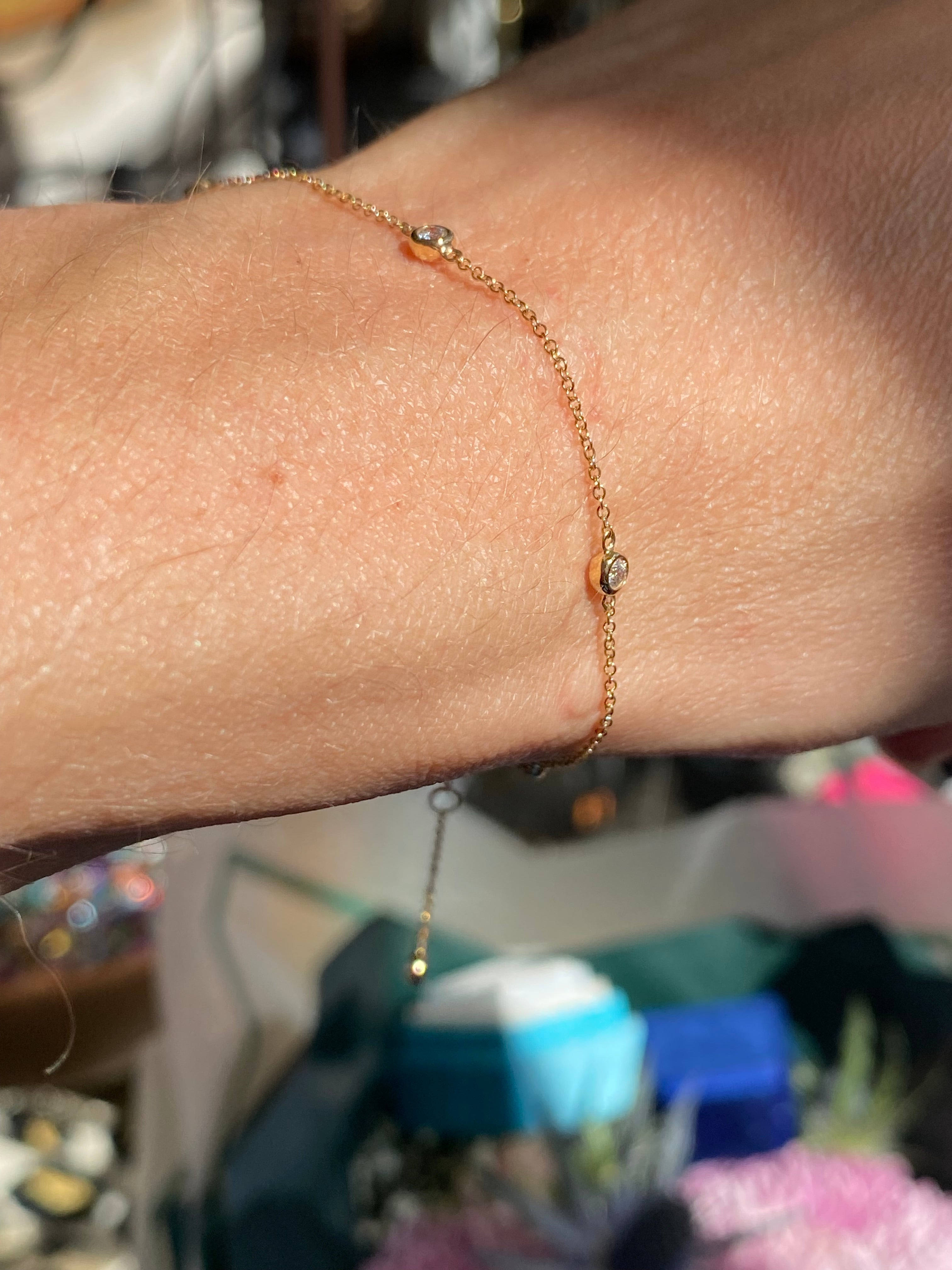 Beautiful Natural Diamond Bracelet in 18ct Yellow Gold