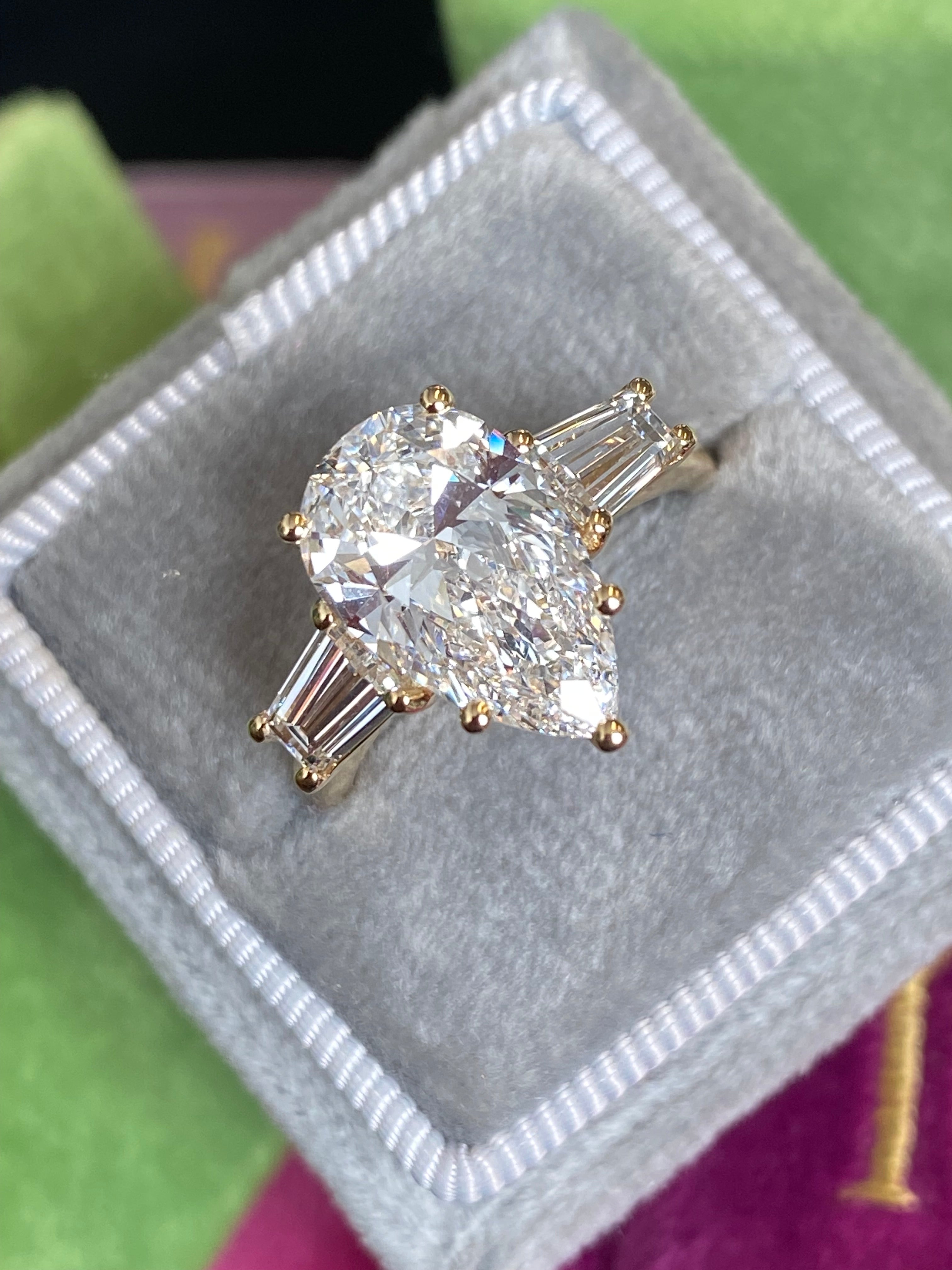 3.95 CTW Pear Cut D Colour VS1 Lab Diamond Engagement Ring in 18ct Yellow Gold