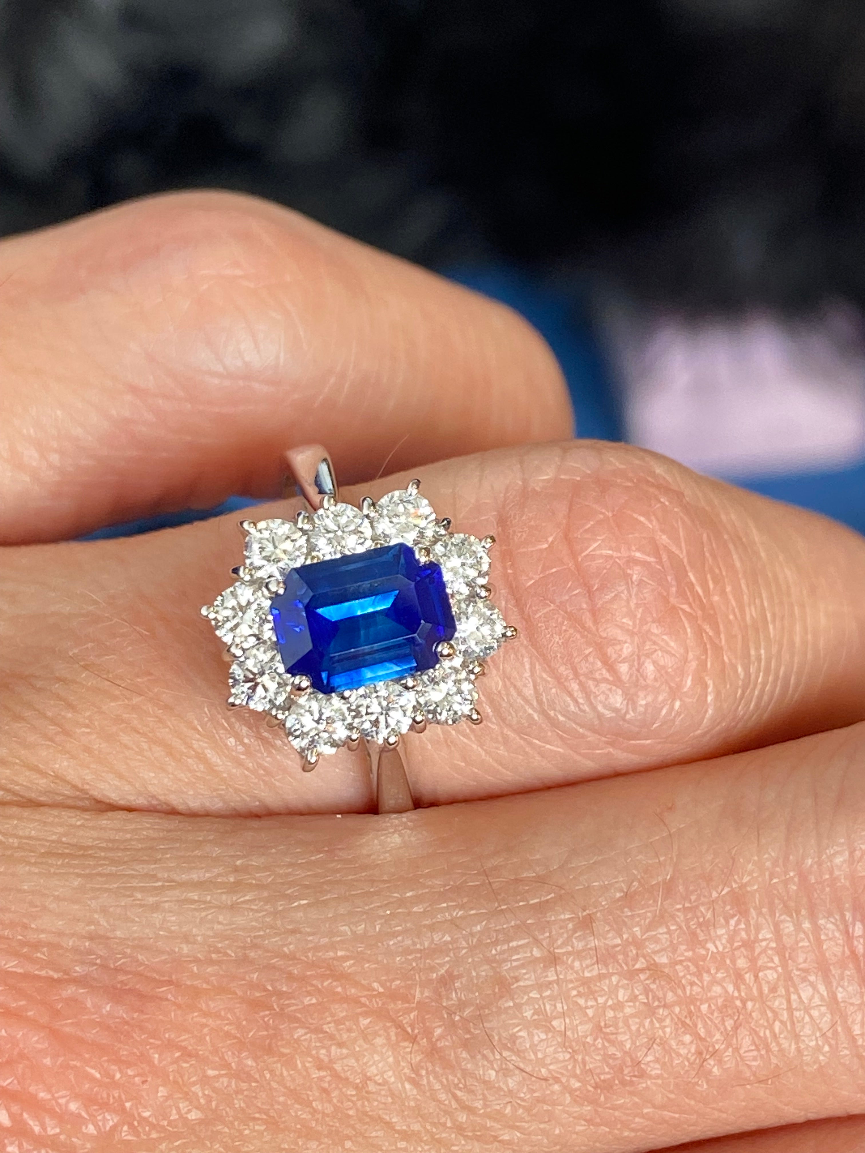 Extraordinary Ceylon Sapphire and Diamond Ring in 18ct White Gold