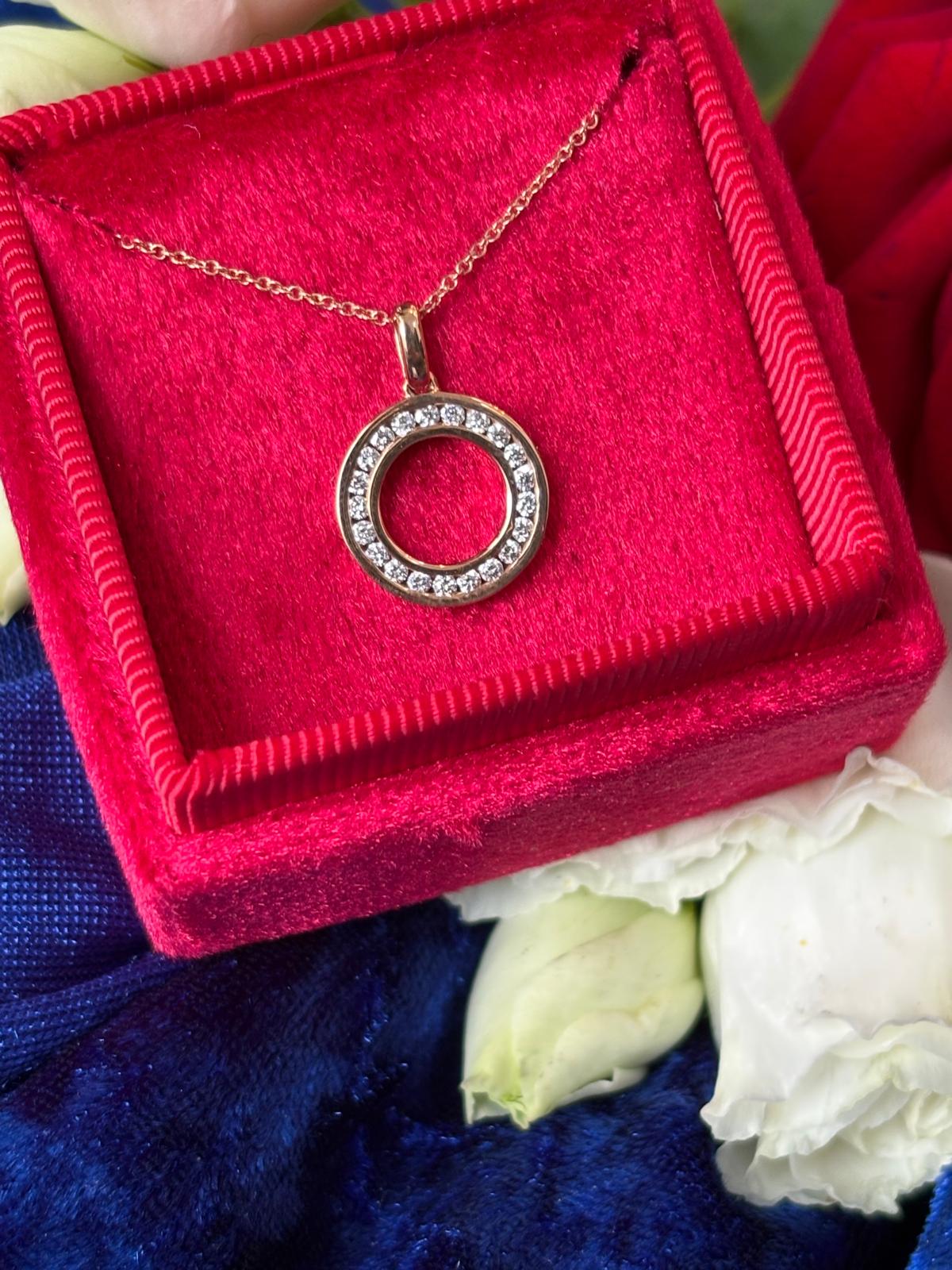 Beautiful Natural Diamond Pendant Necklace in 18ct Rose Gold