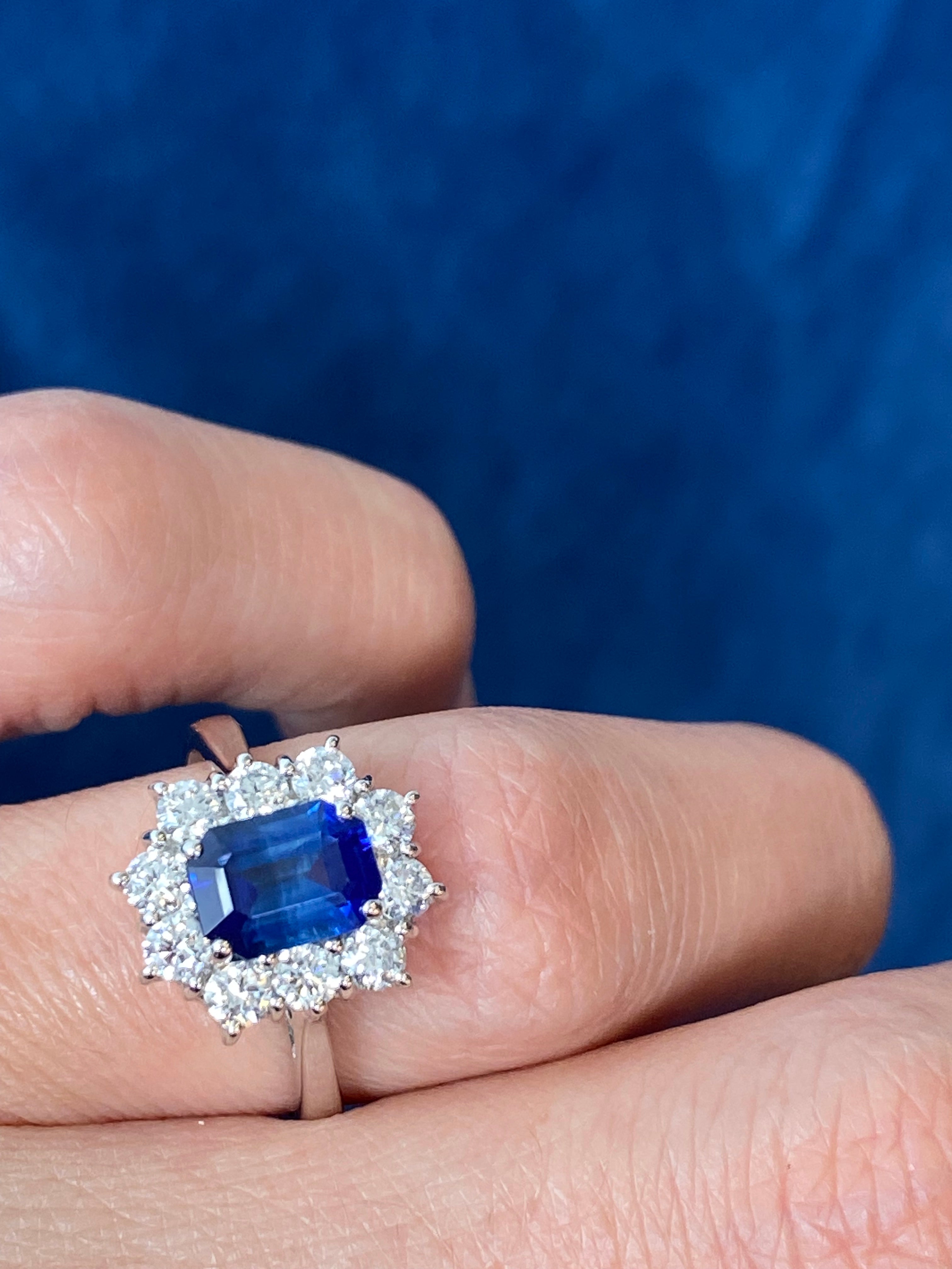 Extraordinary Ceylon Sapphire and Diamond Ring in 18ct White Gold