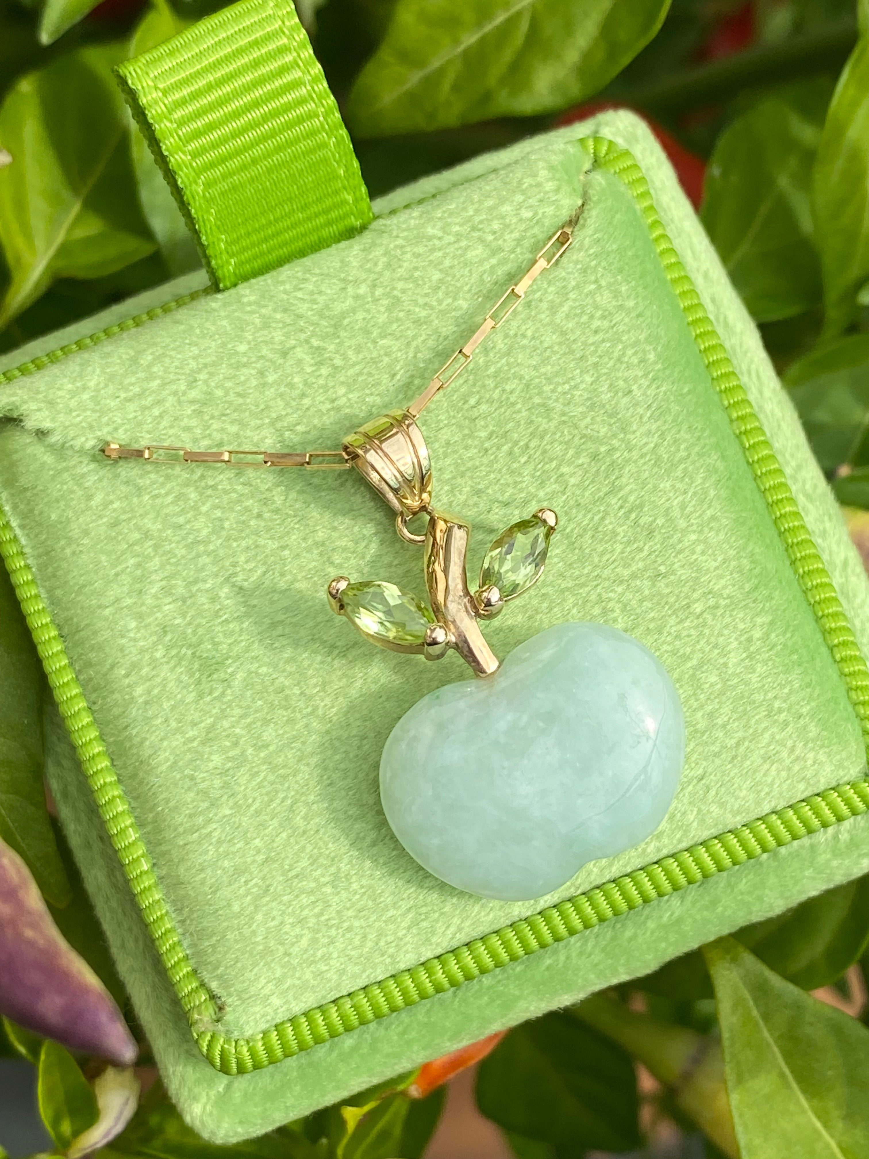 Vintage Jade and Peridot Apple Pendant Necklace in 9ct Yellow Gold