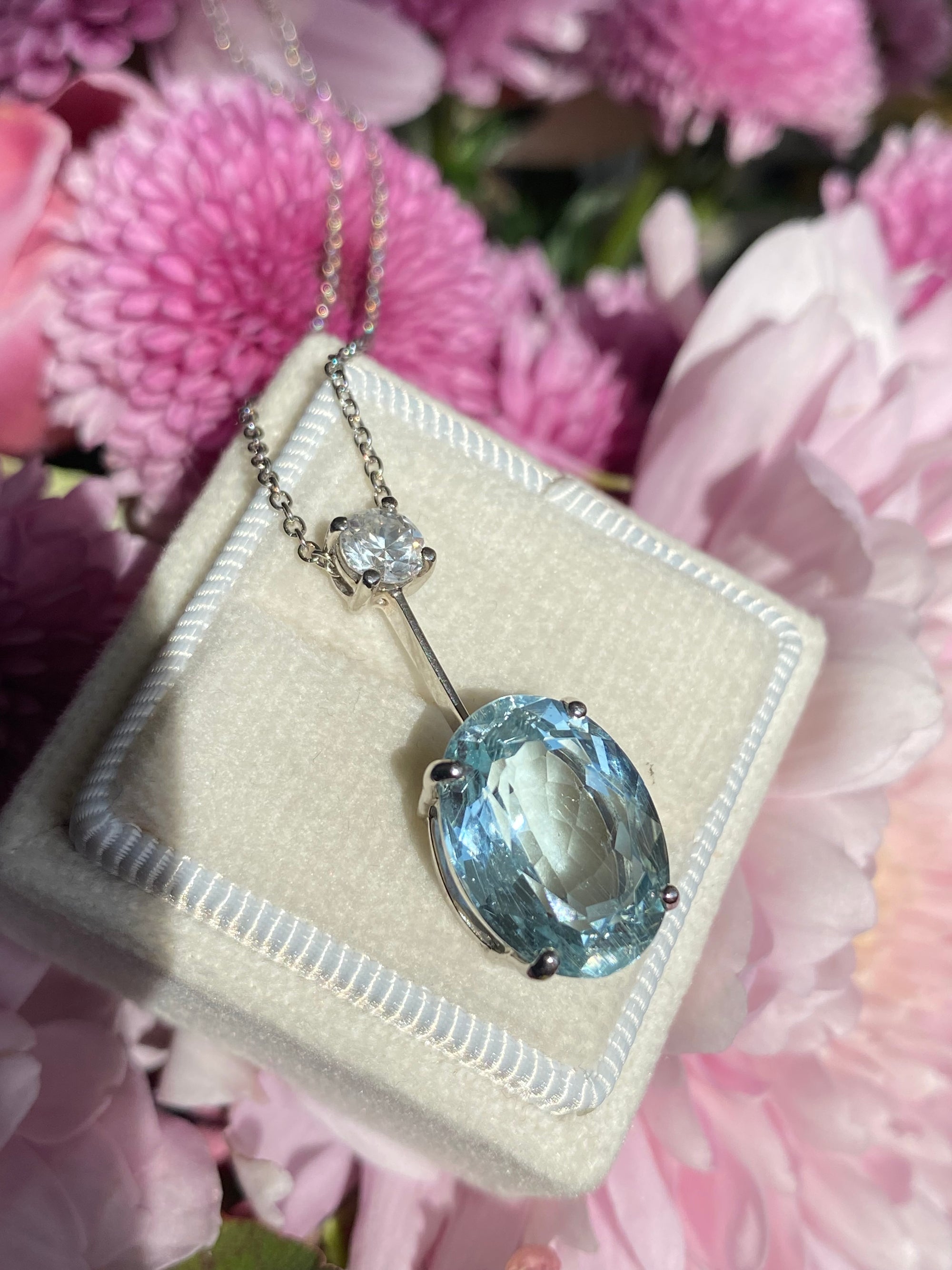 7.12 Carat Aquamarine and 0.42ct Natural Diamond Necklace in Platinum