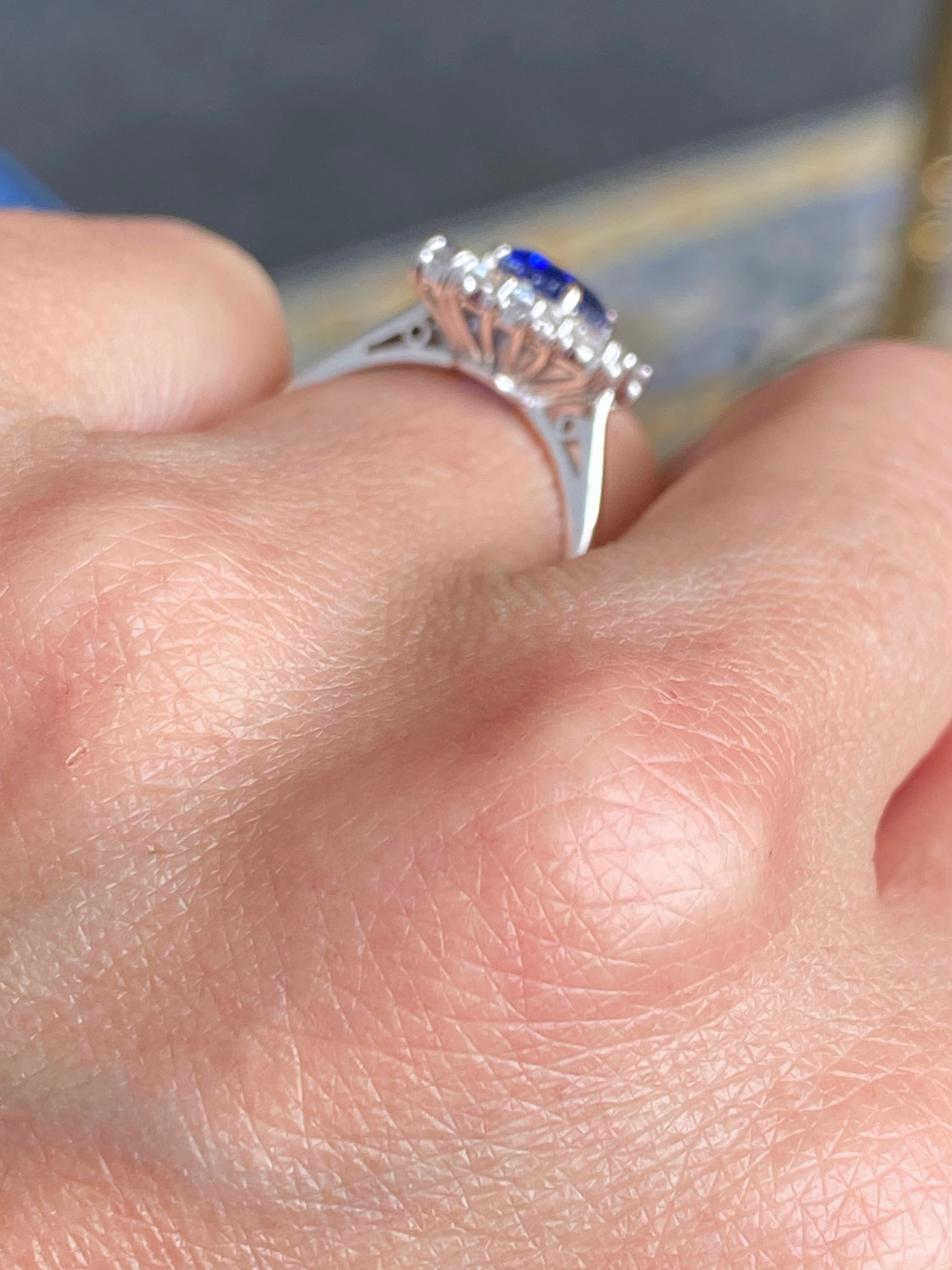 Extraordinary Ceylon Sapphire and Diamond Ring in 18ct White Gold