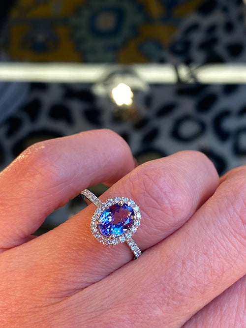 1.15 Carat Oval Cut Tanzanite and 0.40ctw Natural Diamond Ring in Platinum