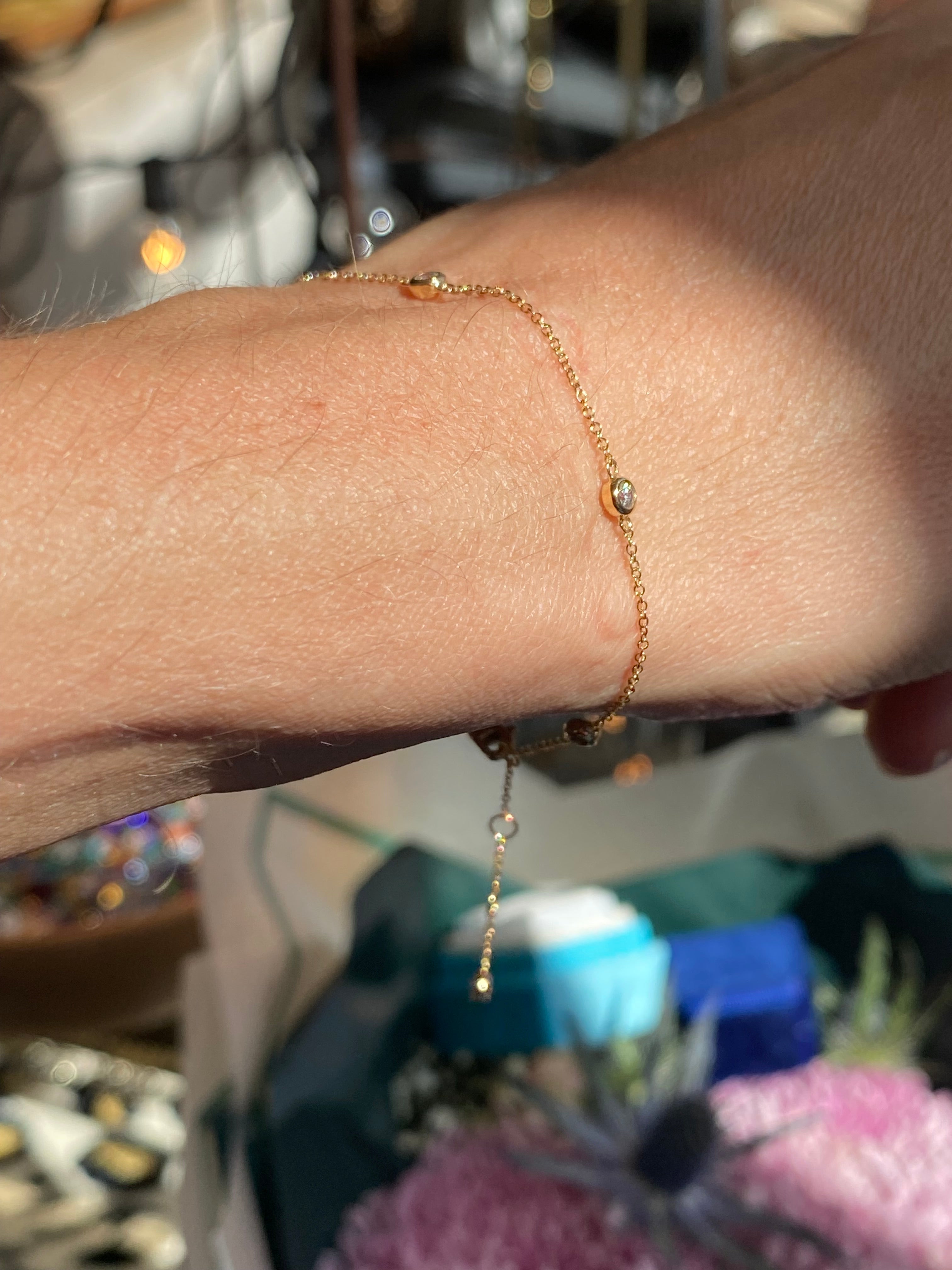 Beautiful Natural Diamond Bracelet in 18ct Yellow Gold