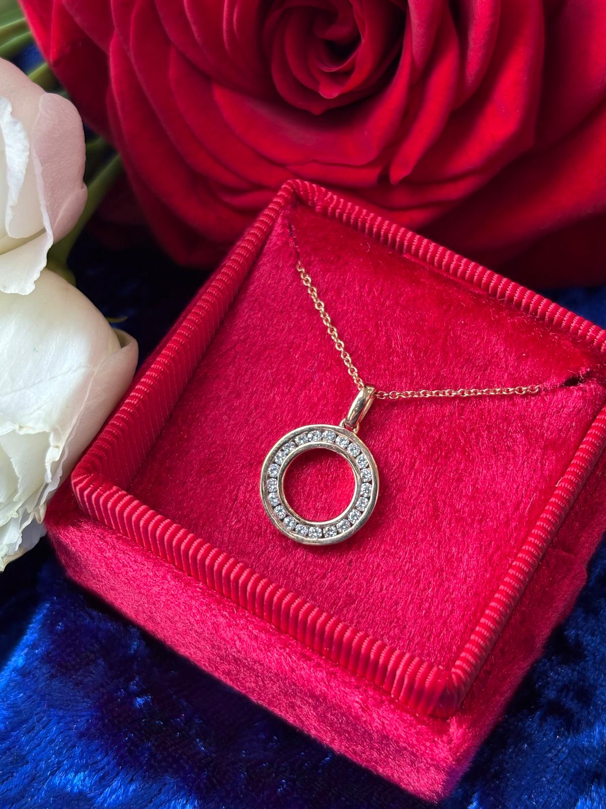 Beautiful Natural Diamond Pendant Necklace in 18ct Rose Gold