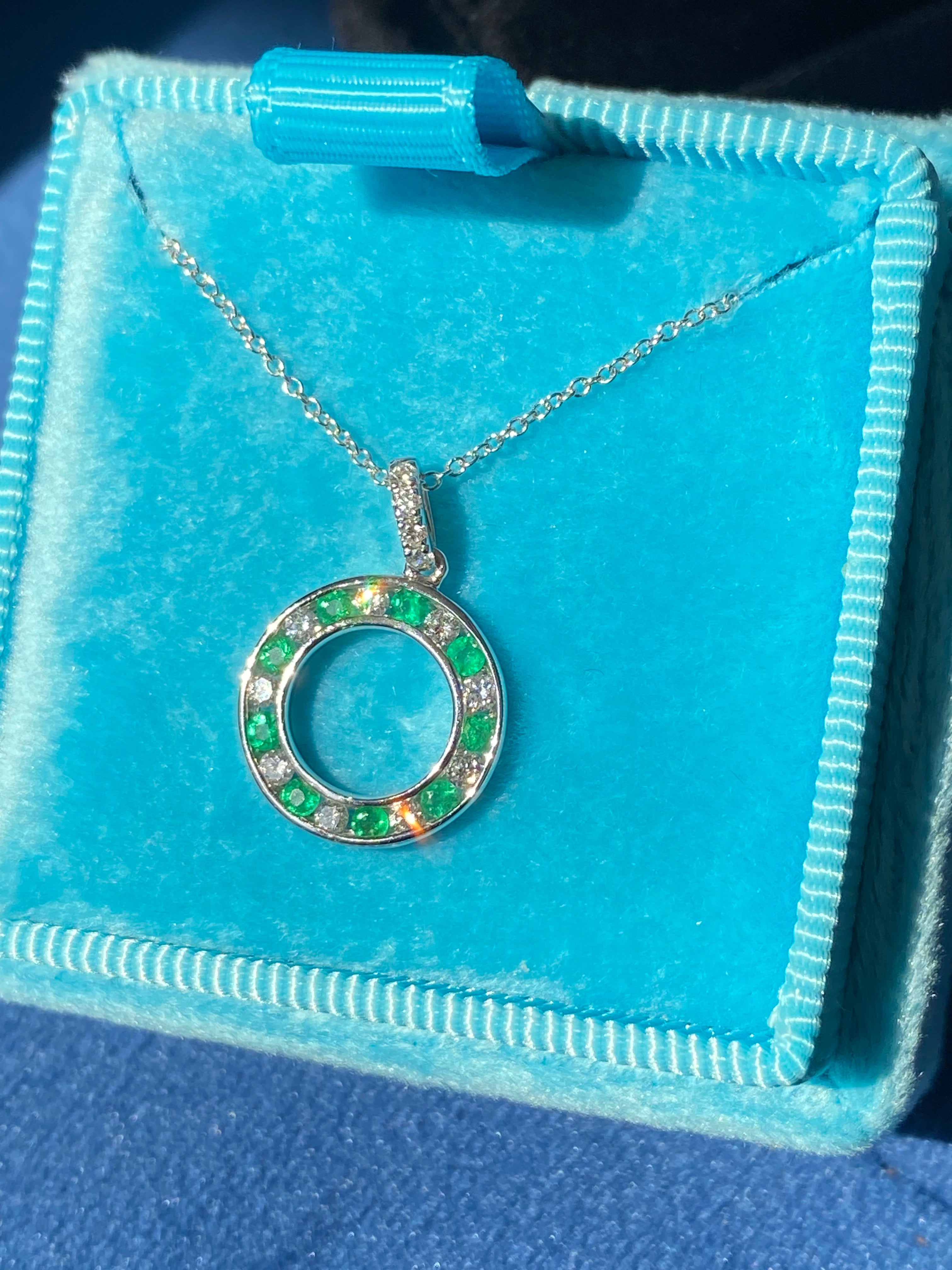 Beautiful Emerald and Natural Diamond Pendant Necklace in 18ct White Gold