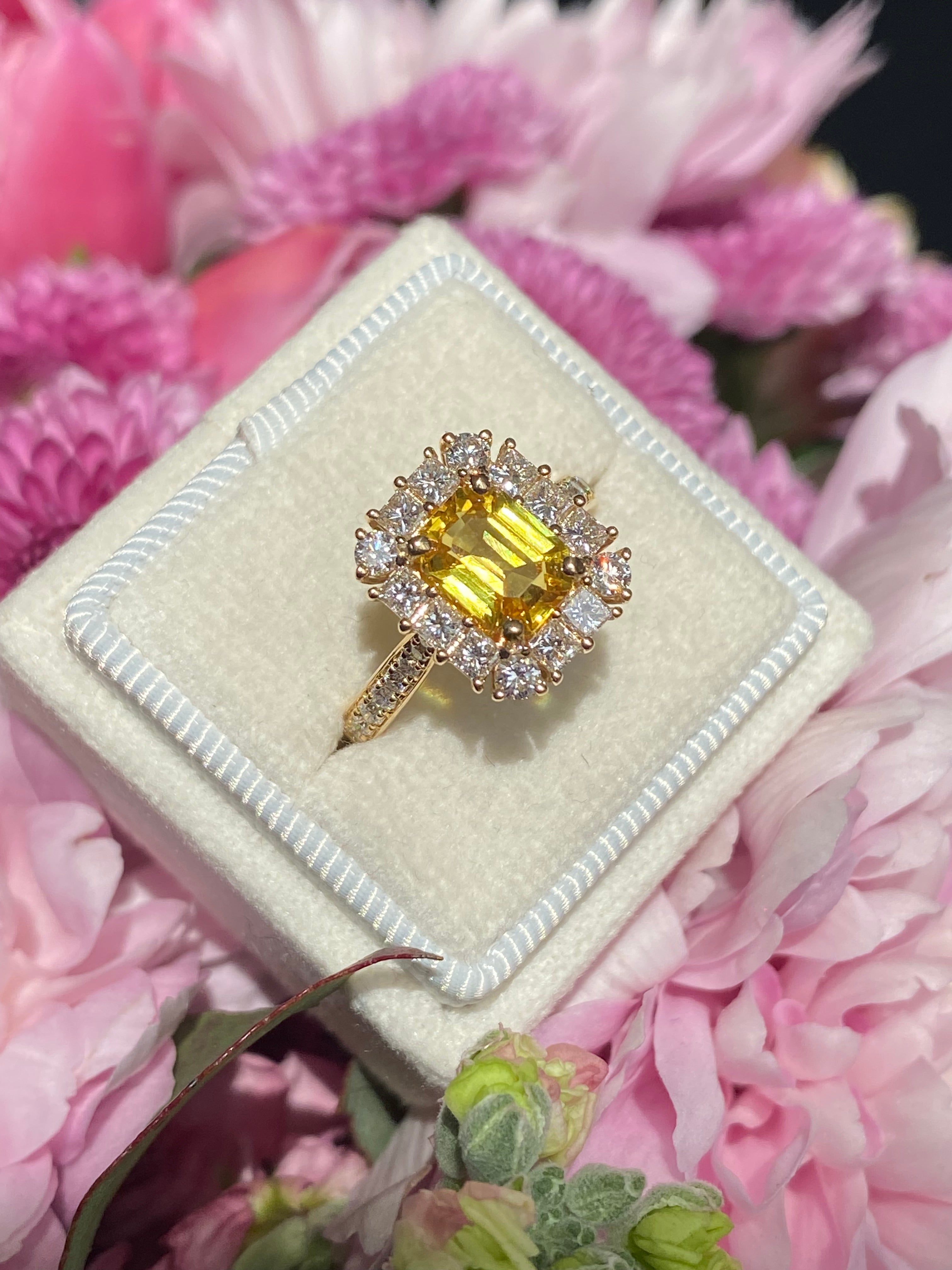 1.91 Carat Yellow Sapphire and 1.04 ctw Natural Diamond Ring in 18ct Yellow Gold