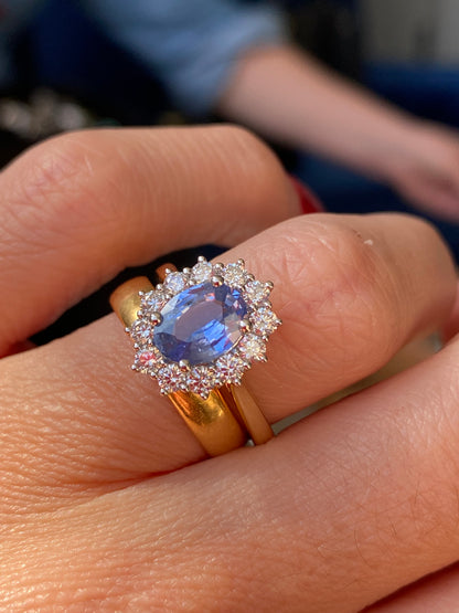 1.35 Carat Cornflower Sapphire and Natural Diamond Ring in Platinum and 18ct Yellow Gold