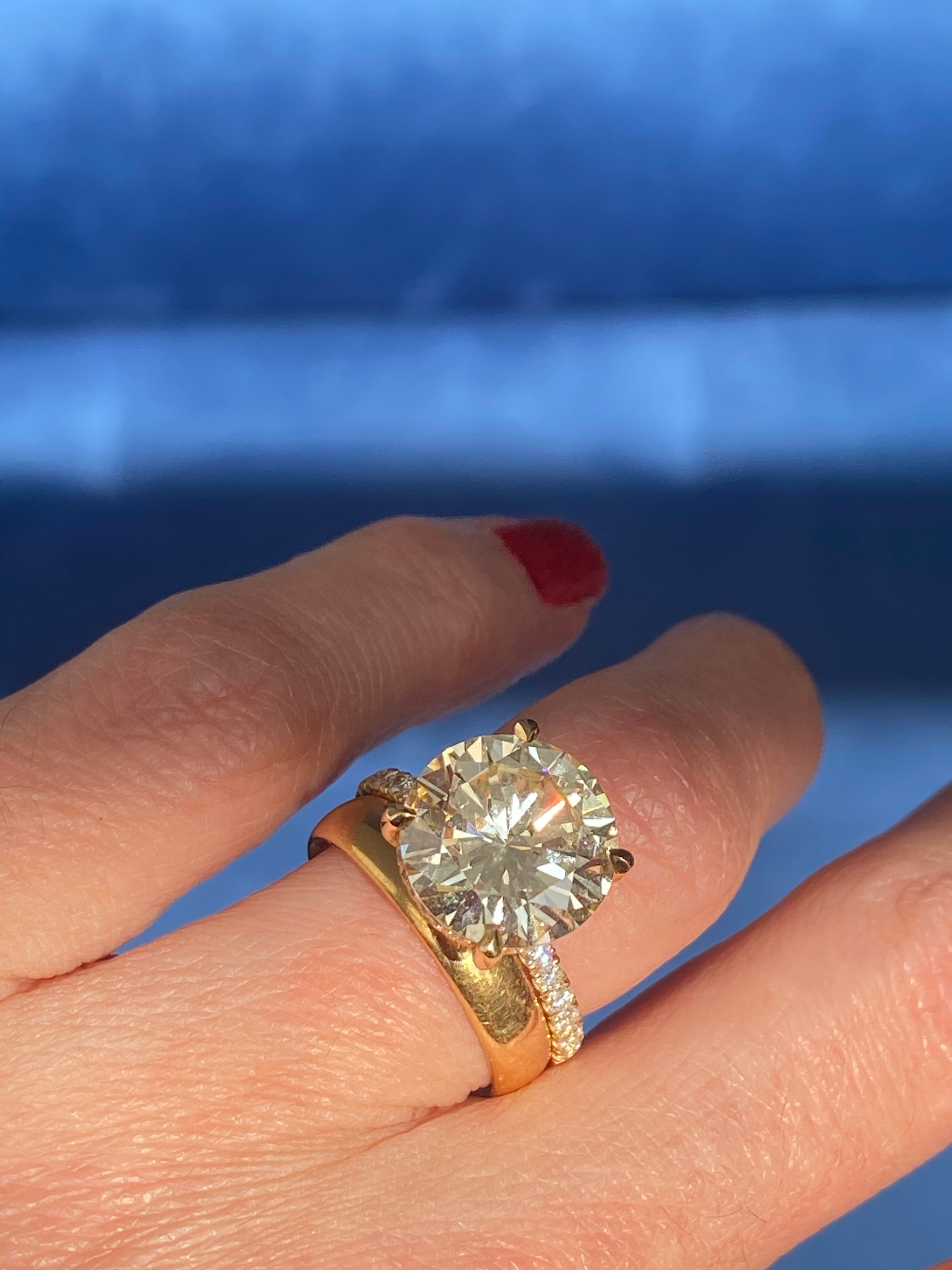 6.05 Carat Natural Fancy Yellow Diamond Solitaire Diamond Engagement Ring in 18ct Yellow Gold