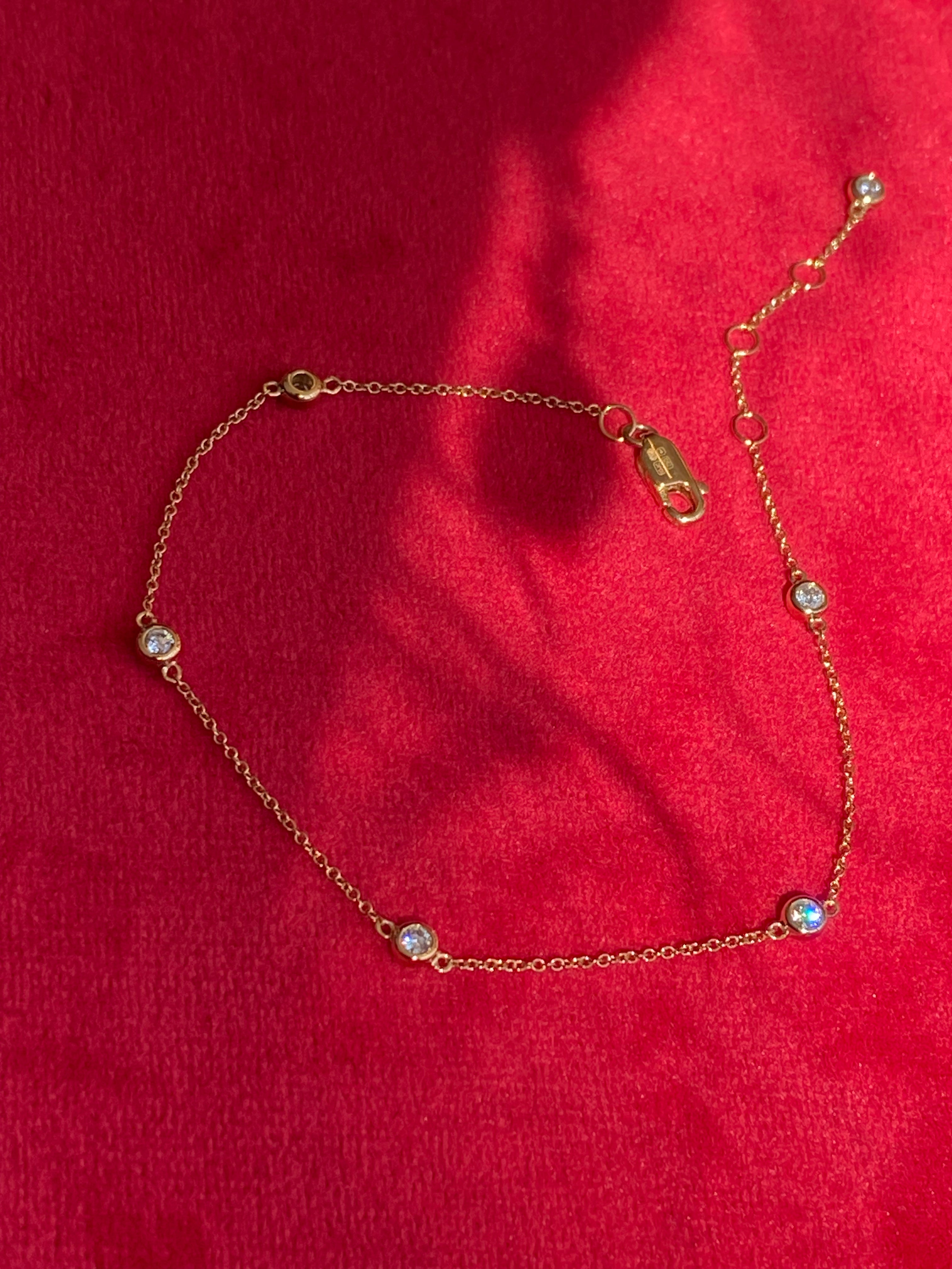 Beautiful Natural Diamond Bracelet in 18ct Yellow Gold