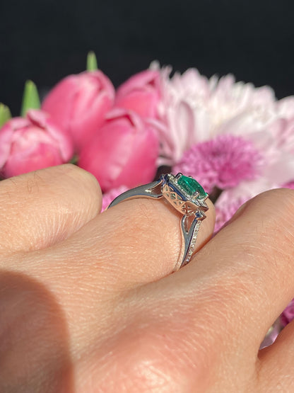 0.87 Carat Colombian Emerald and 0.46 ctw Natural Diamond Ring in Platinum