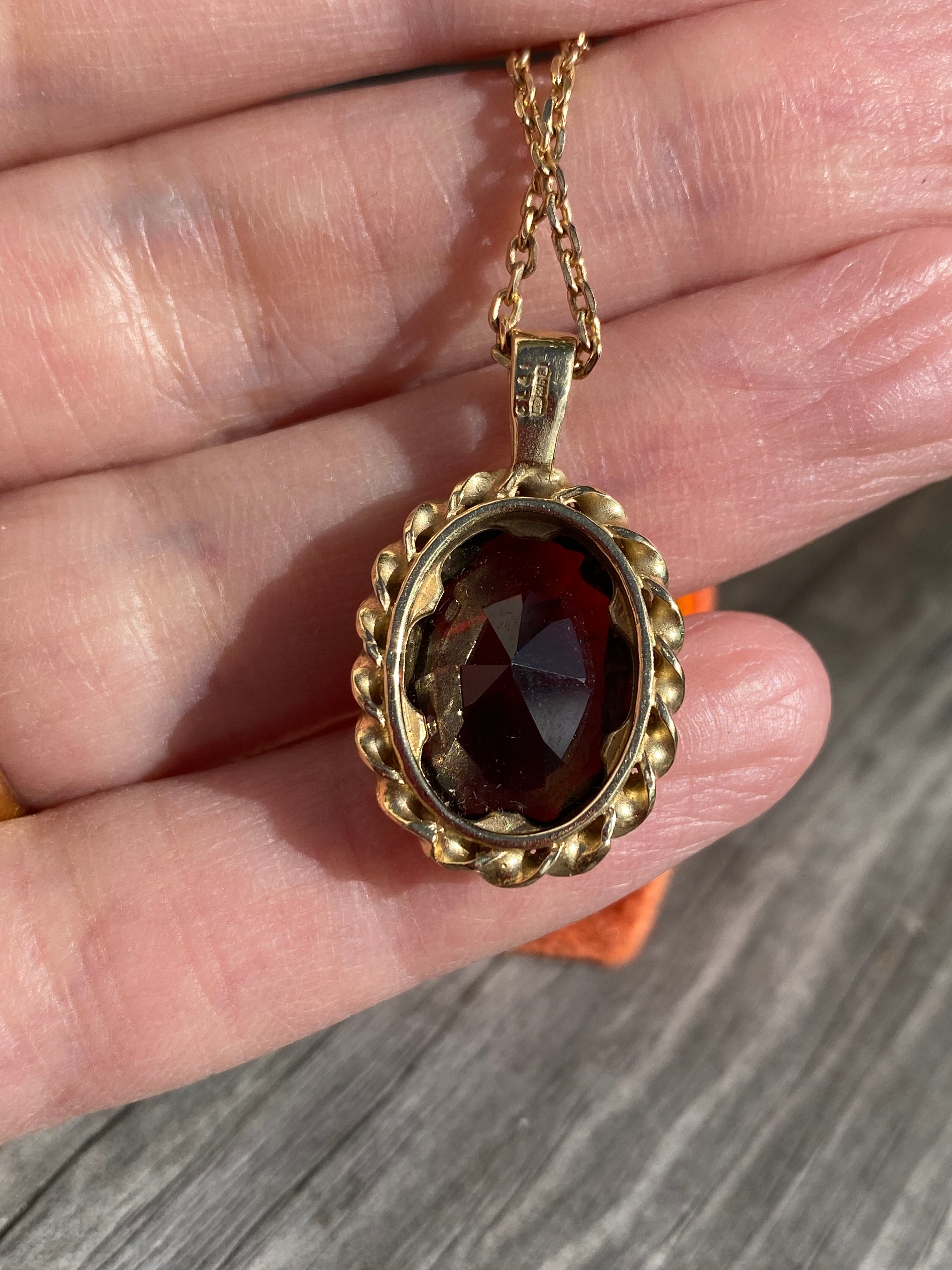 Vintage 10.00 Carat Garnet Pendant Necklace in 9ct Yellow Gold