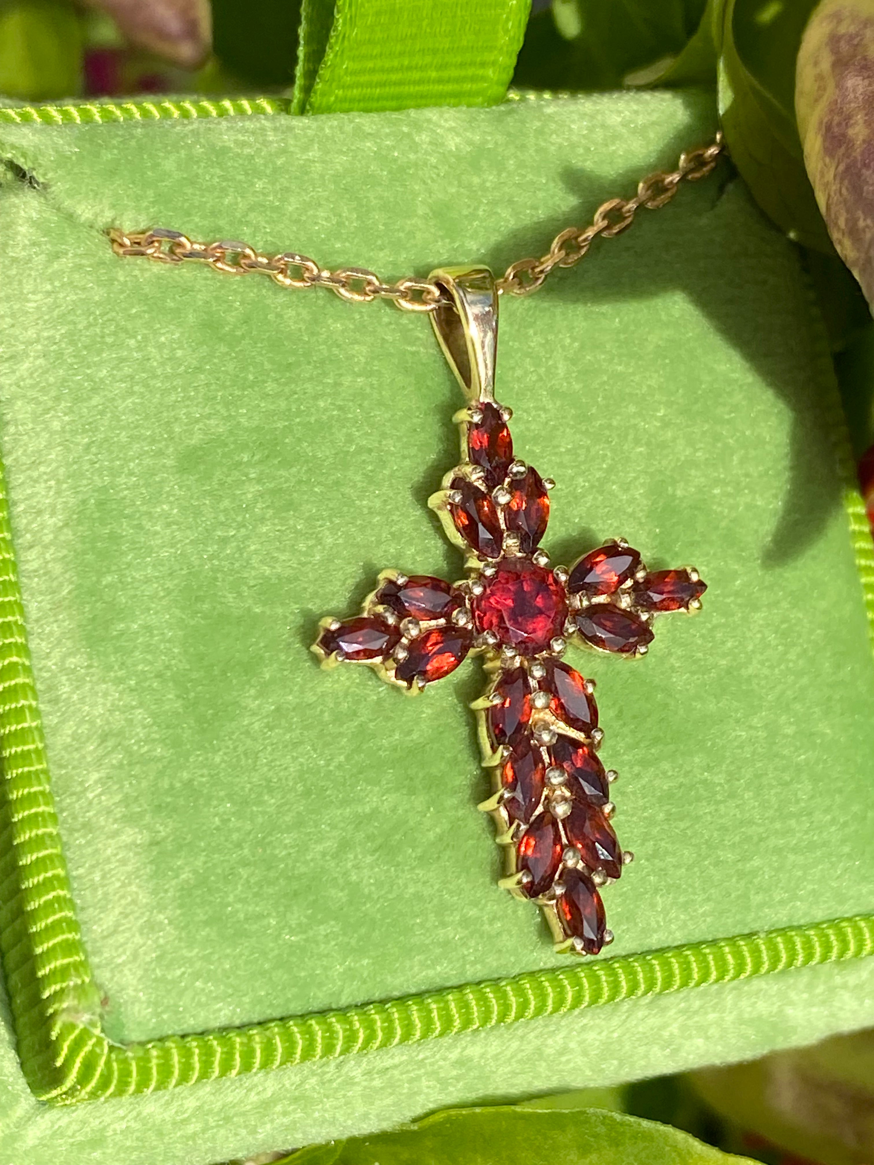 Vintage 3.00 Carat Garnet Cross Pendant Necklace in 9ct Yellow Gold