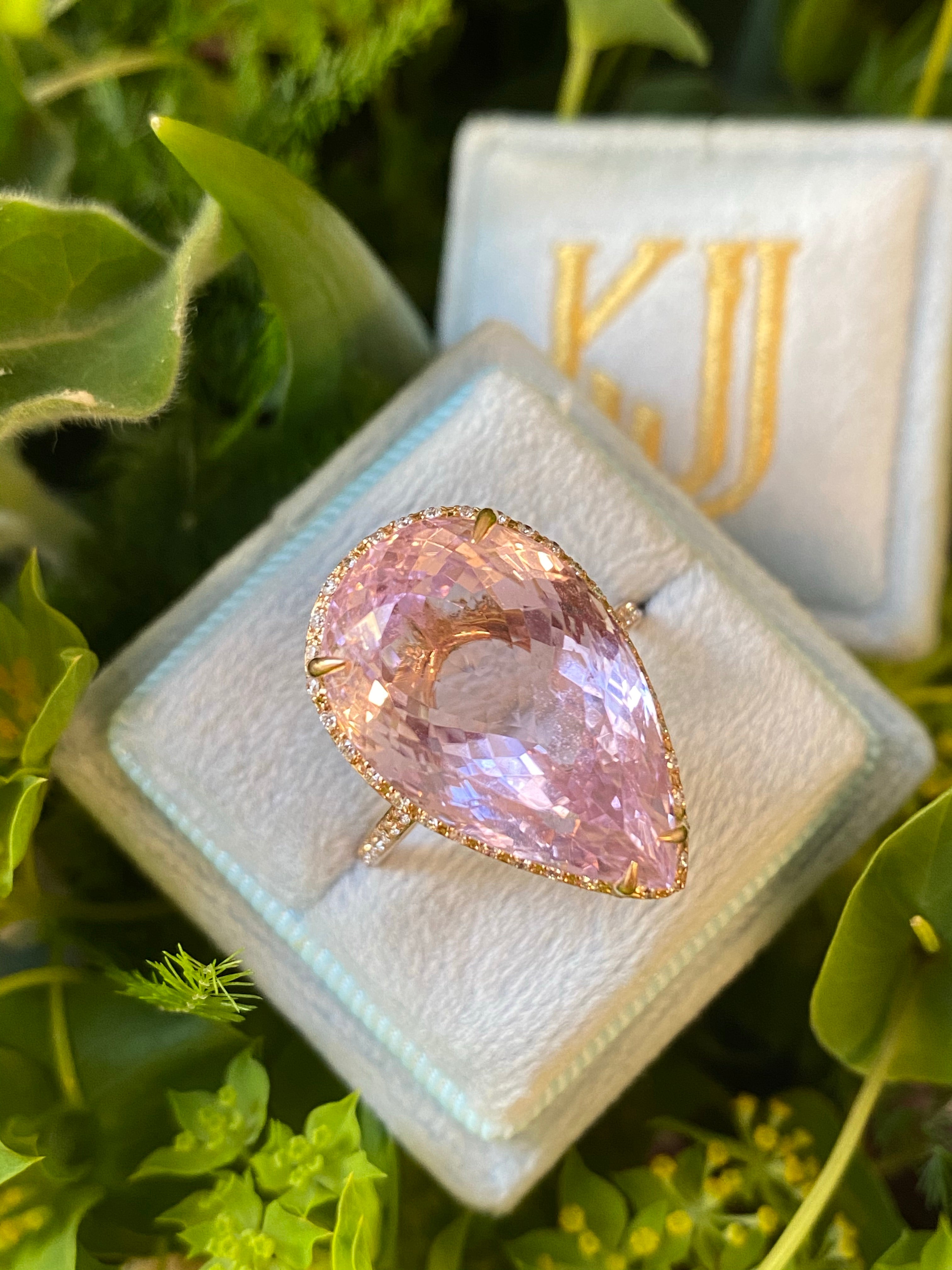12.92 Carat Pear Cut Kunzite Cocktail Ring in Yellow Gold 
